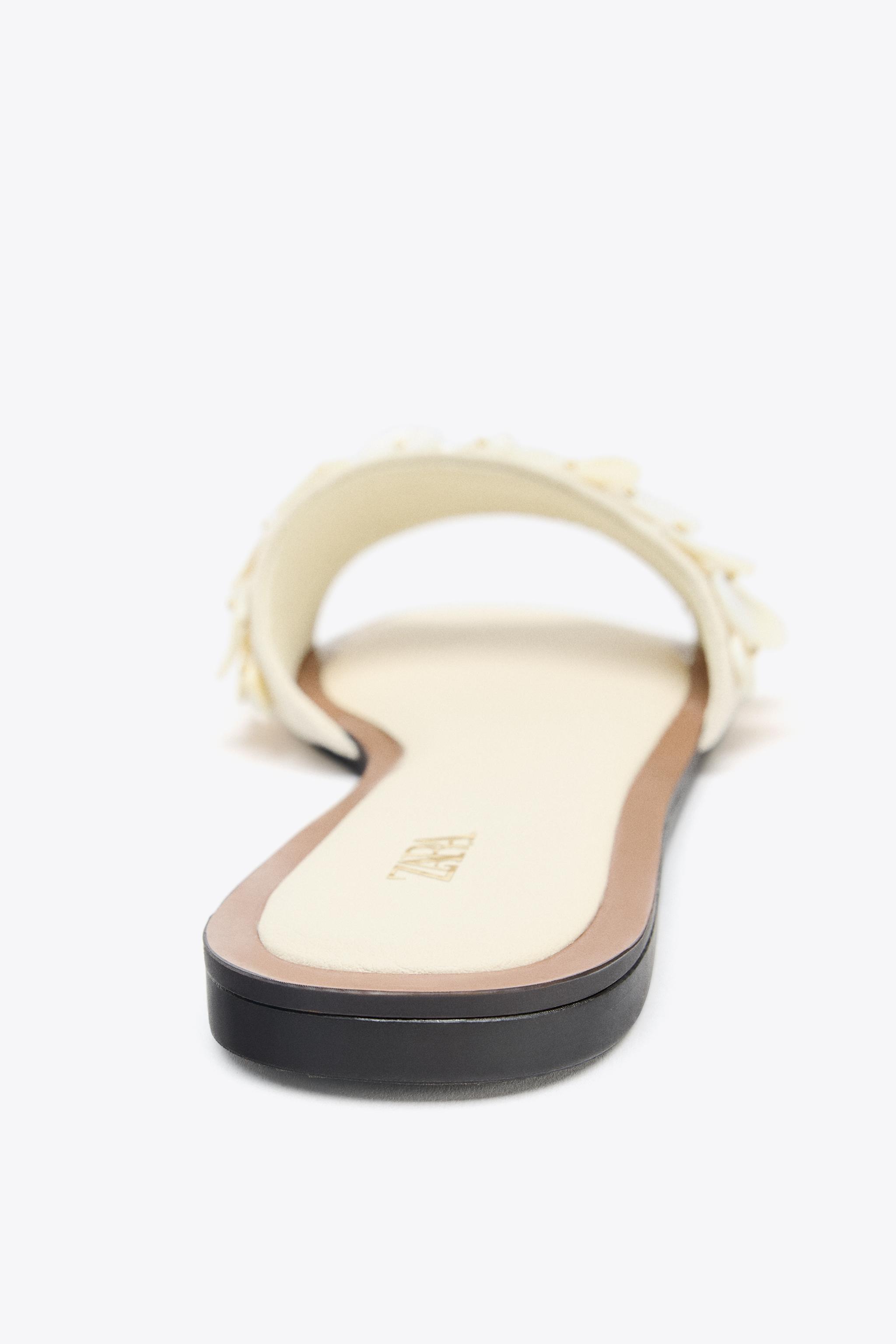 FLAT SANDALS WITH PEARLESCENT PIECES