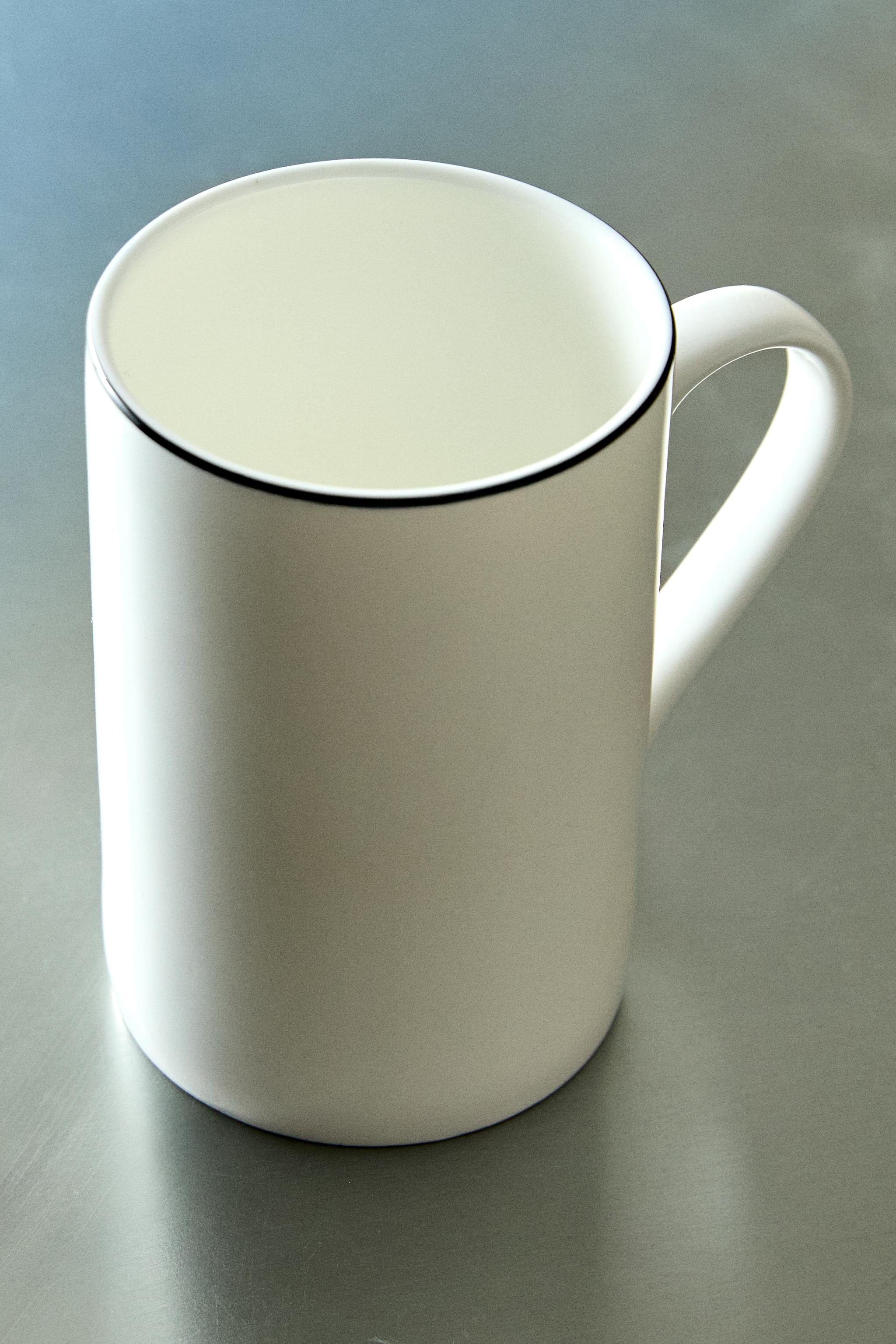 BONE CHINA MUG WITH BLACK RIM