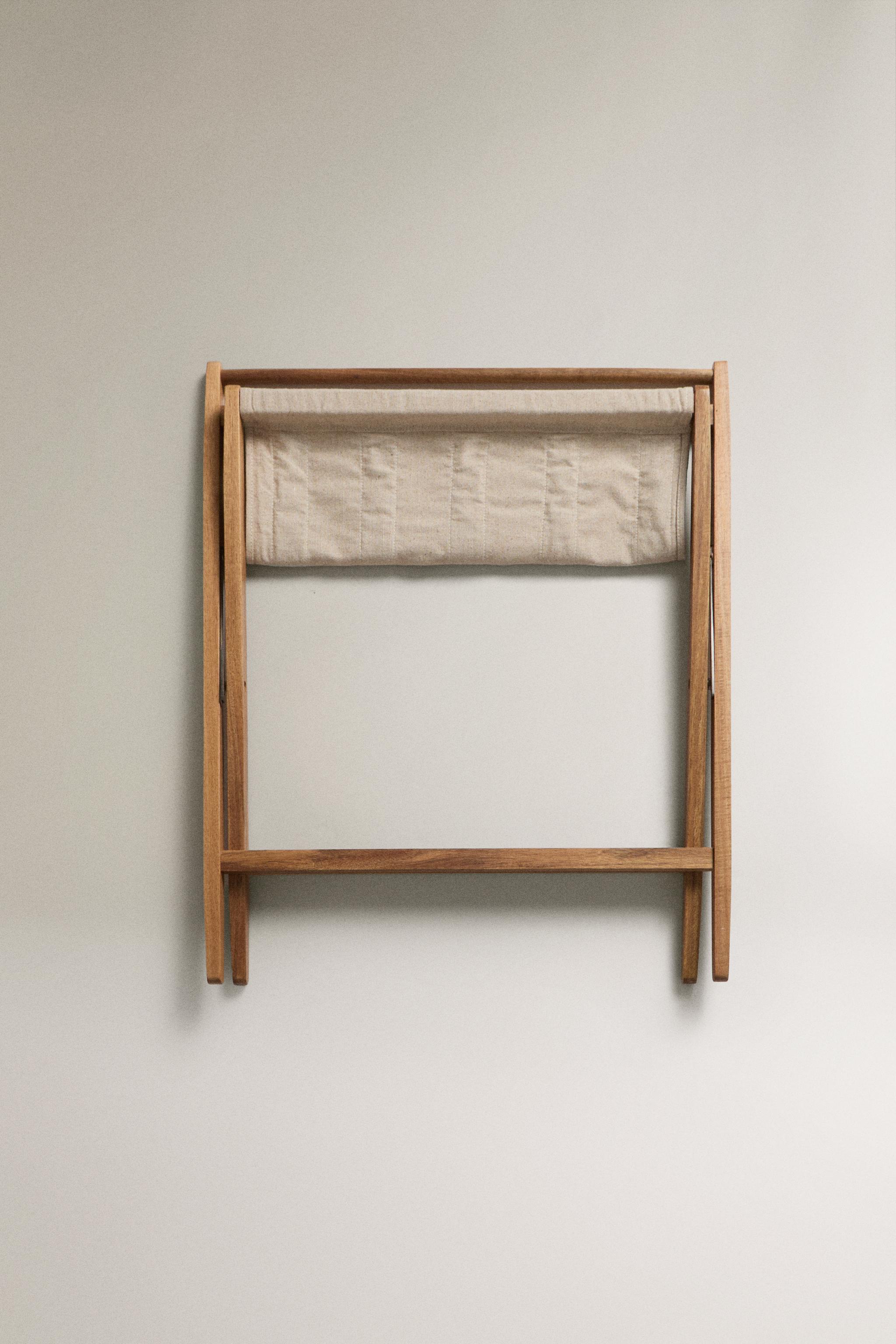 FOLDING LUGGAGE RACK