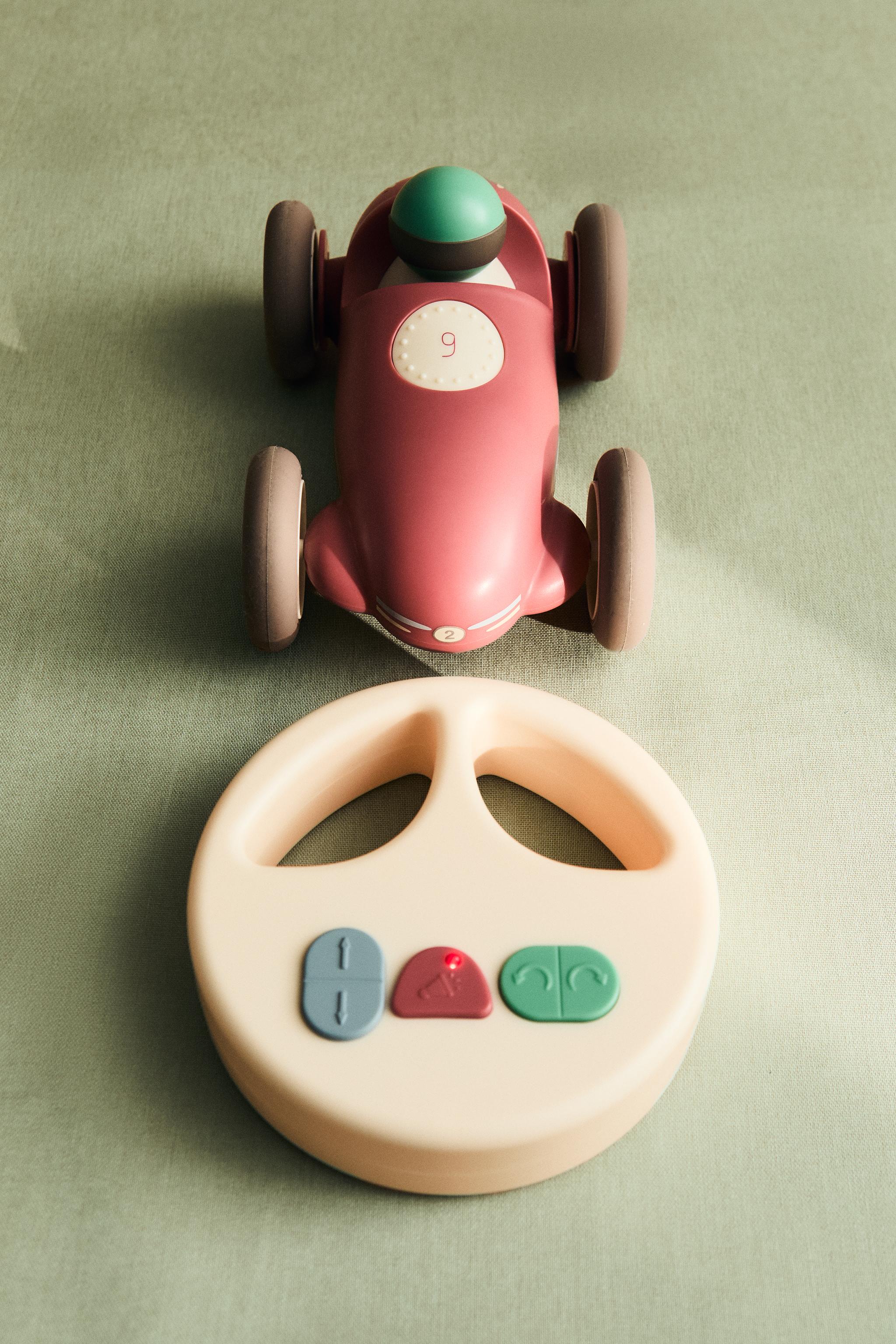 CHILDREN'S REMOTE CONTROL CAR TOY