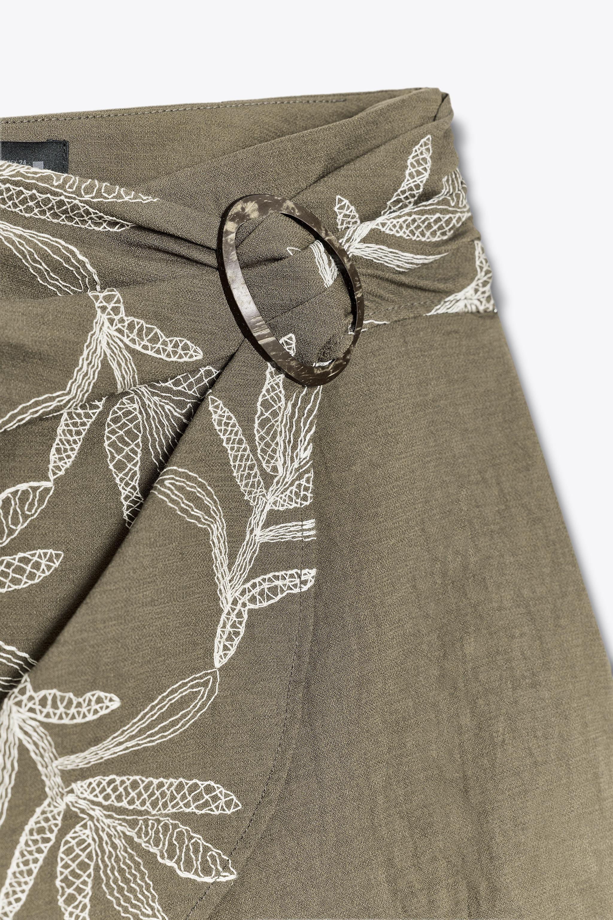 EMBROIDERED WRAP SKORT