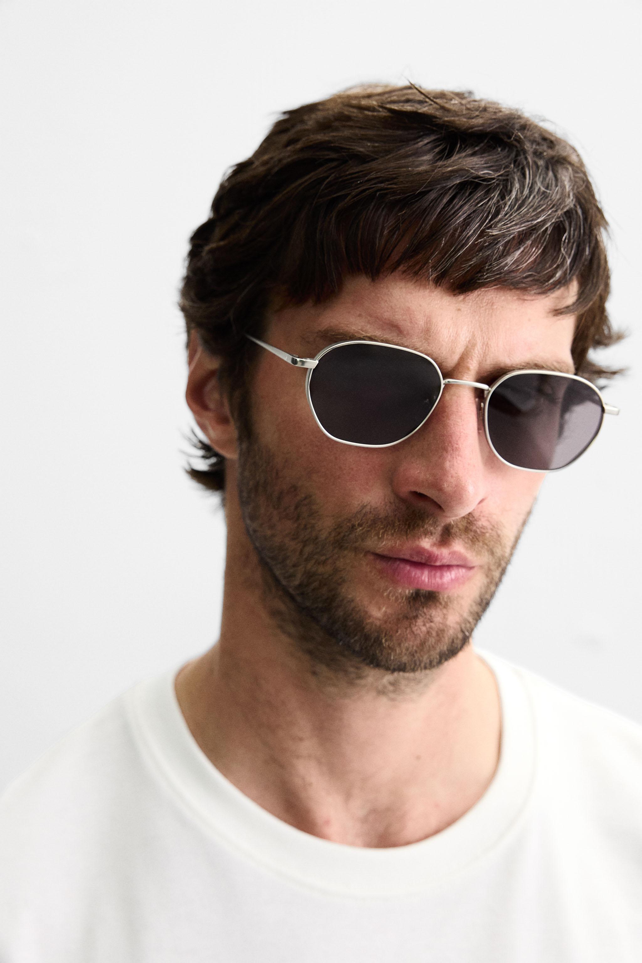OVAL SUNGLASSES