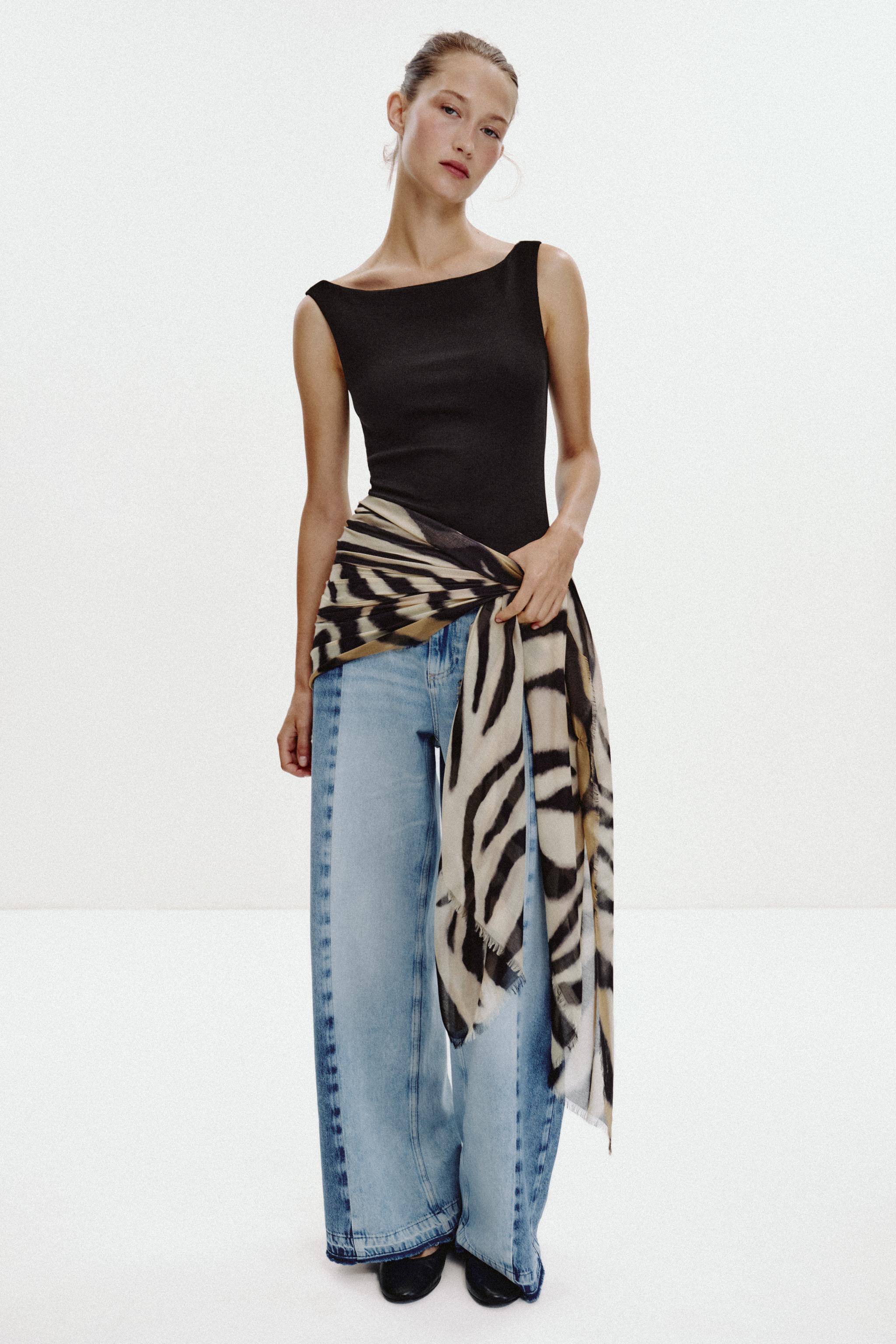 OFF-THE-SHOULDER RIBBED T-SHIRT