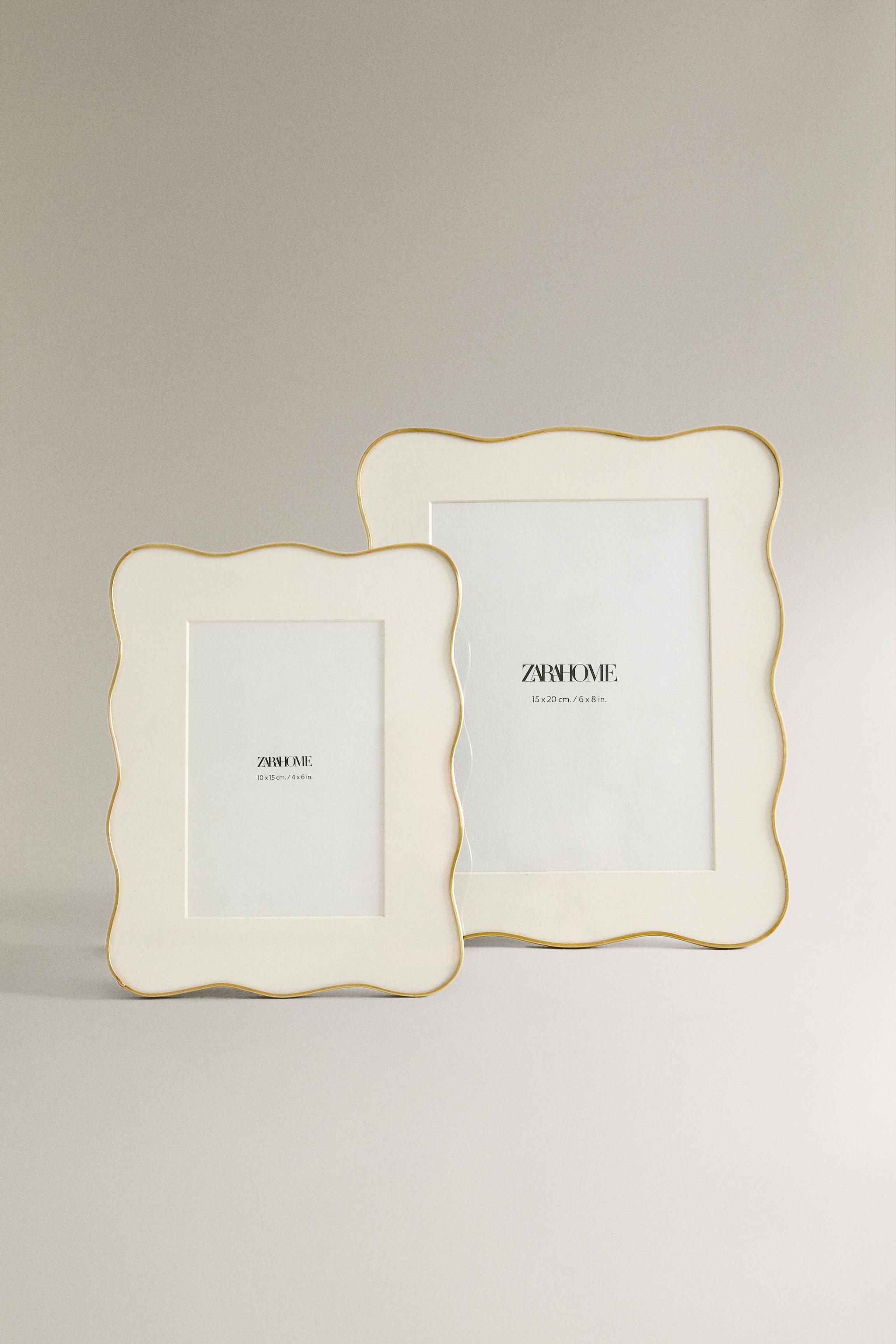 SCALLOPED METAL PICTURE FRAME