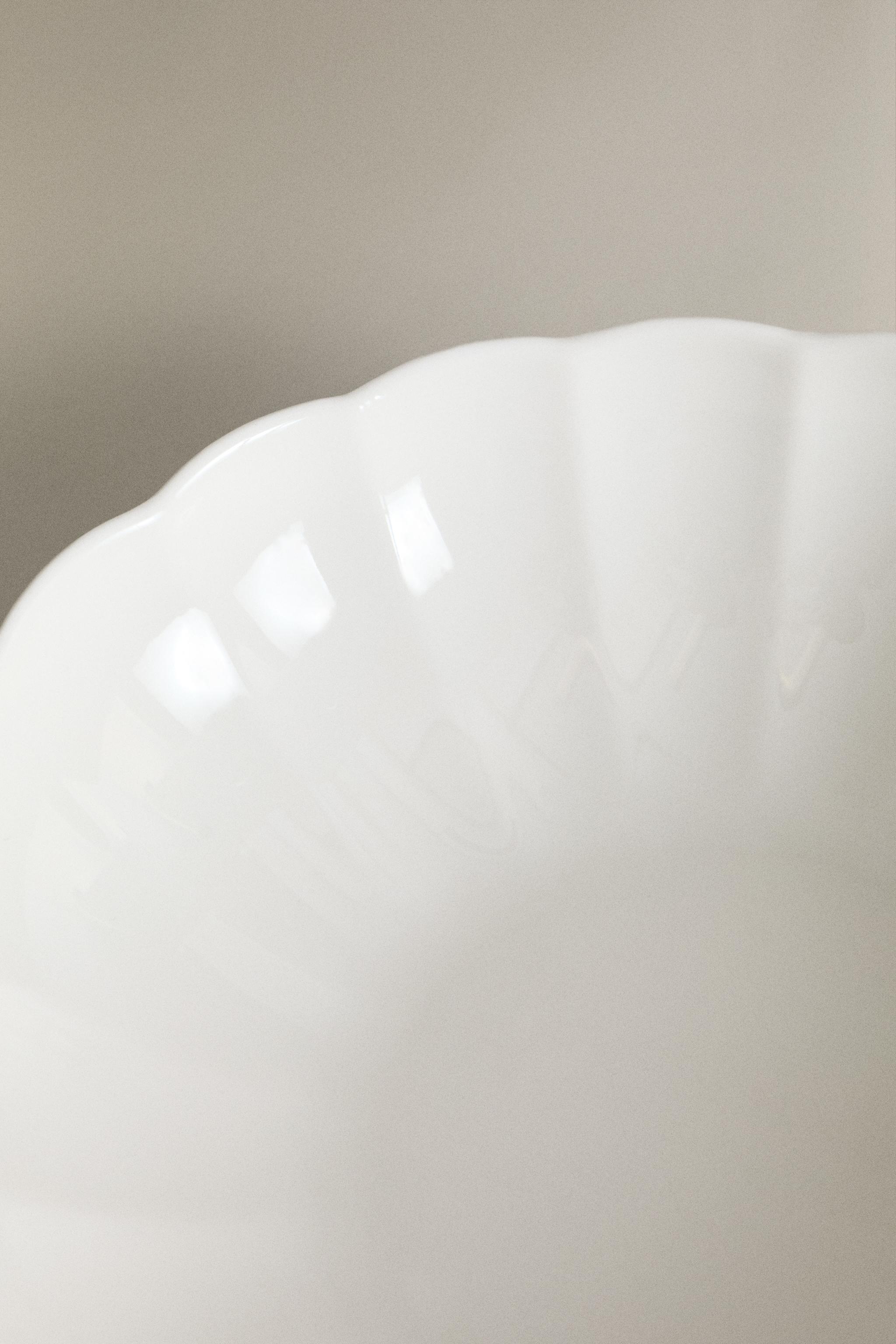 SCALLOPED PORCELAIN SALAD BOWL