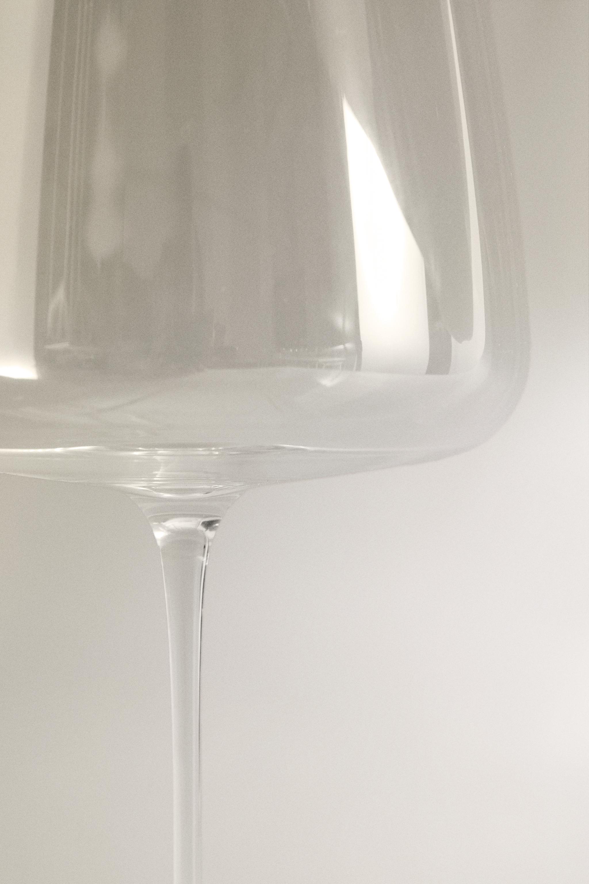 ULTRA LIGHTWEIGHT WINE GLASS