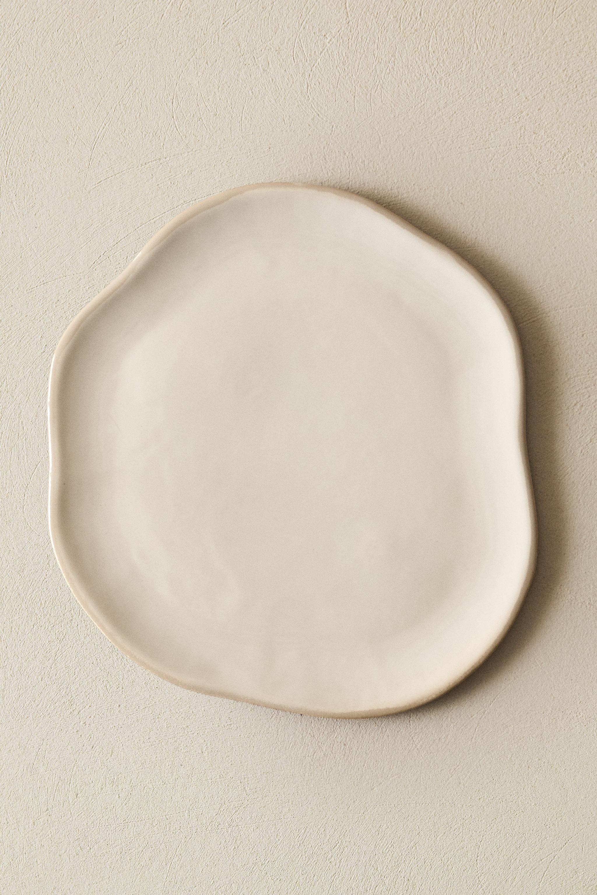 IRREGULAR STONEWARE DINNER PLATE