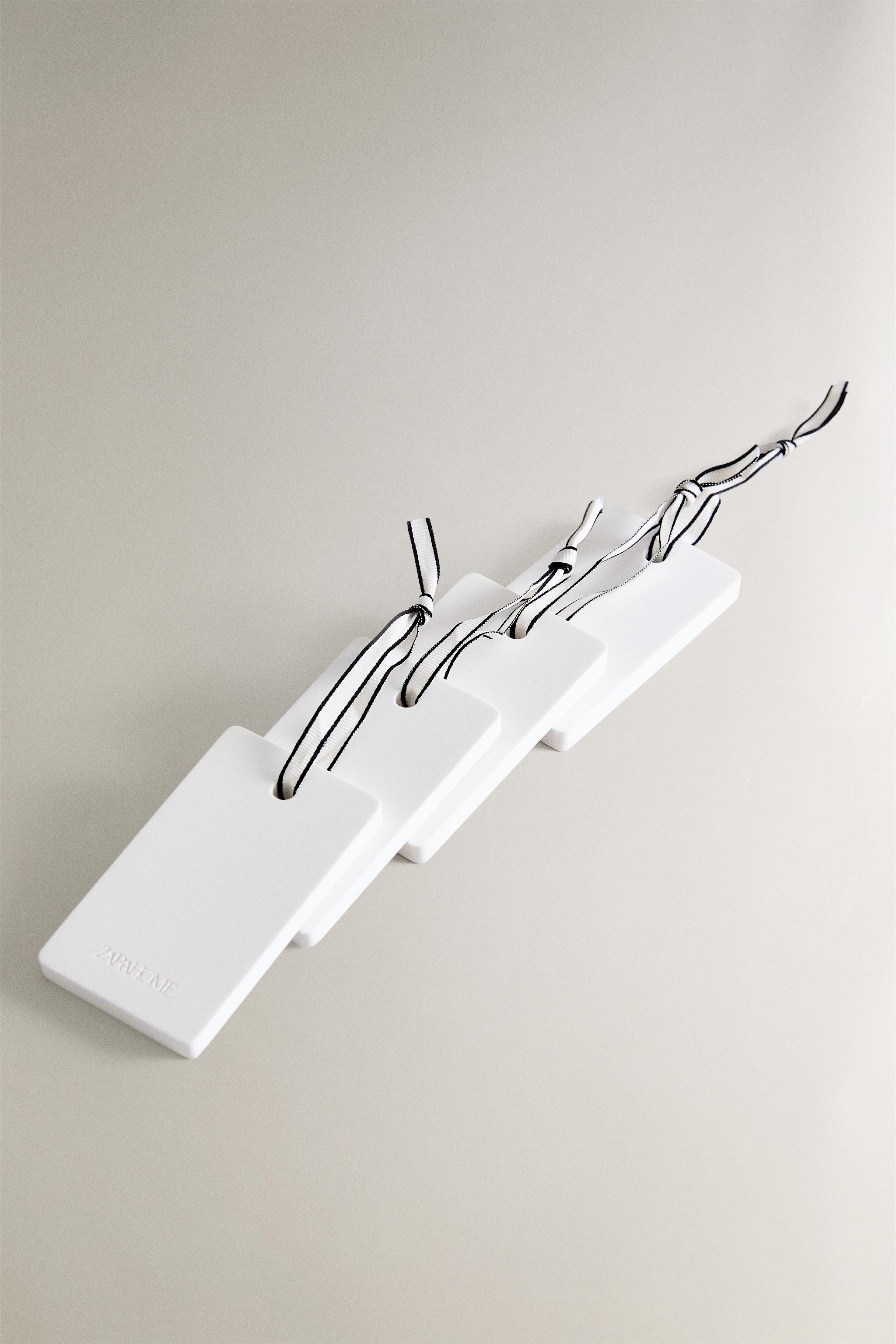 SET OF WHITE POWDERY WARDROBE SCENTED STICKS (SET OF 4)