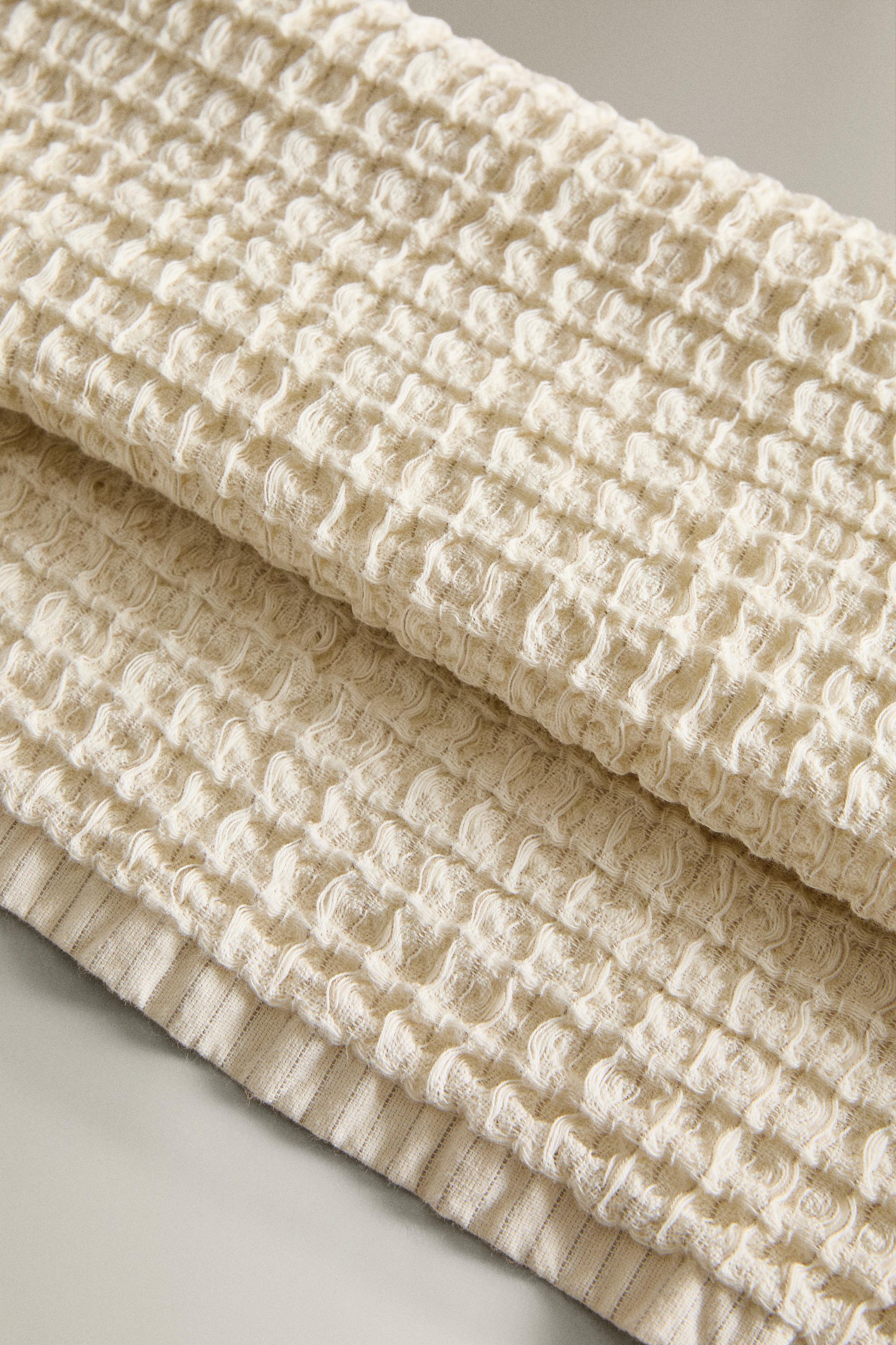 STRIPED WAFFLE-KNIT BATH TOWEL