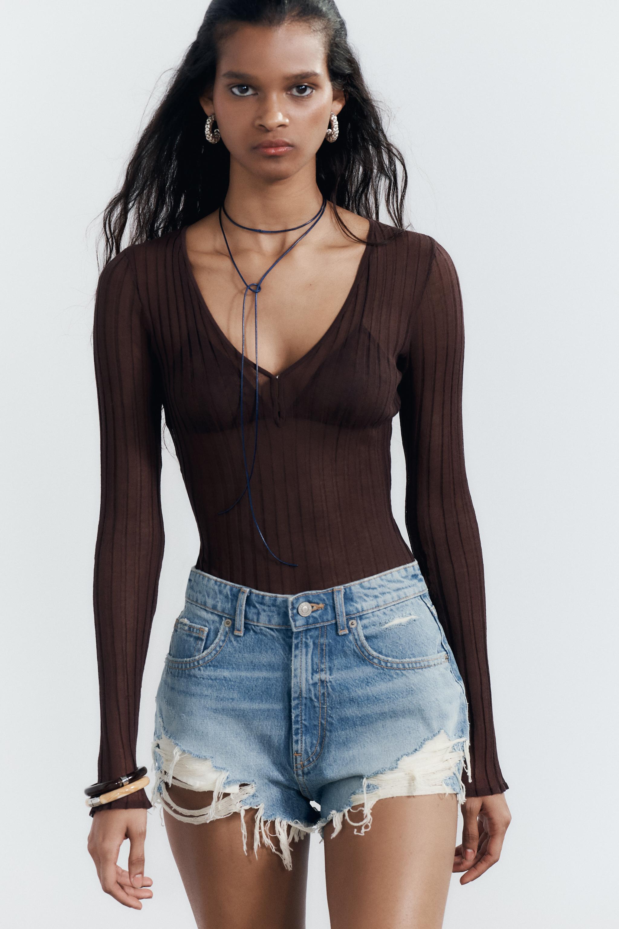 CURVED HIGH-WAISTED DENIM SHORTS