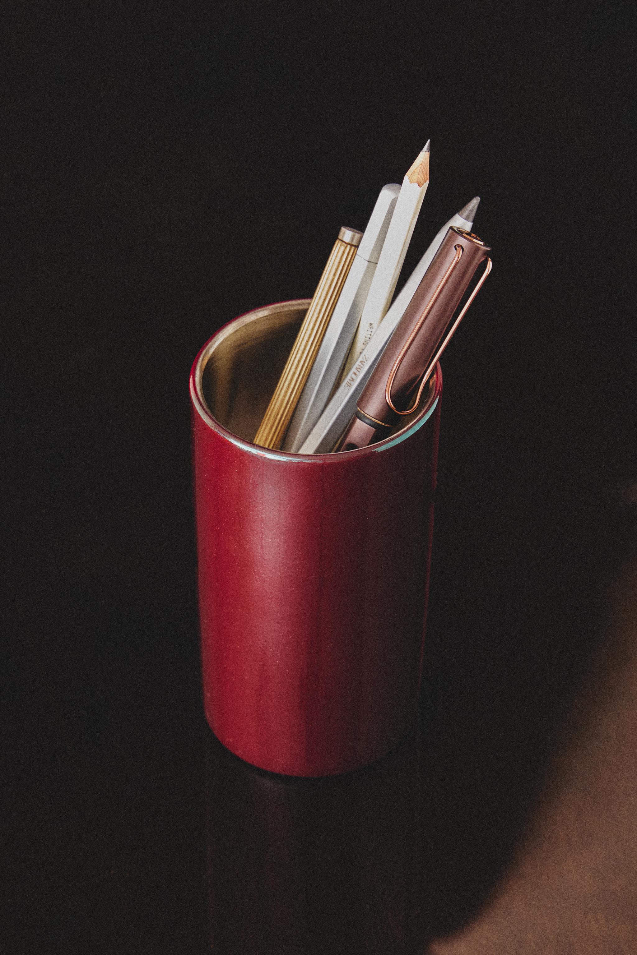 CYLINDRICAL METAL PENCIL HOLDER