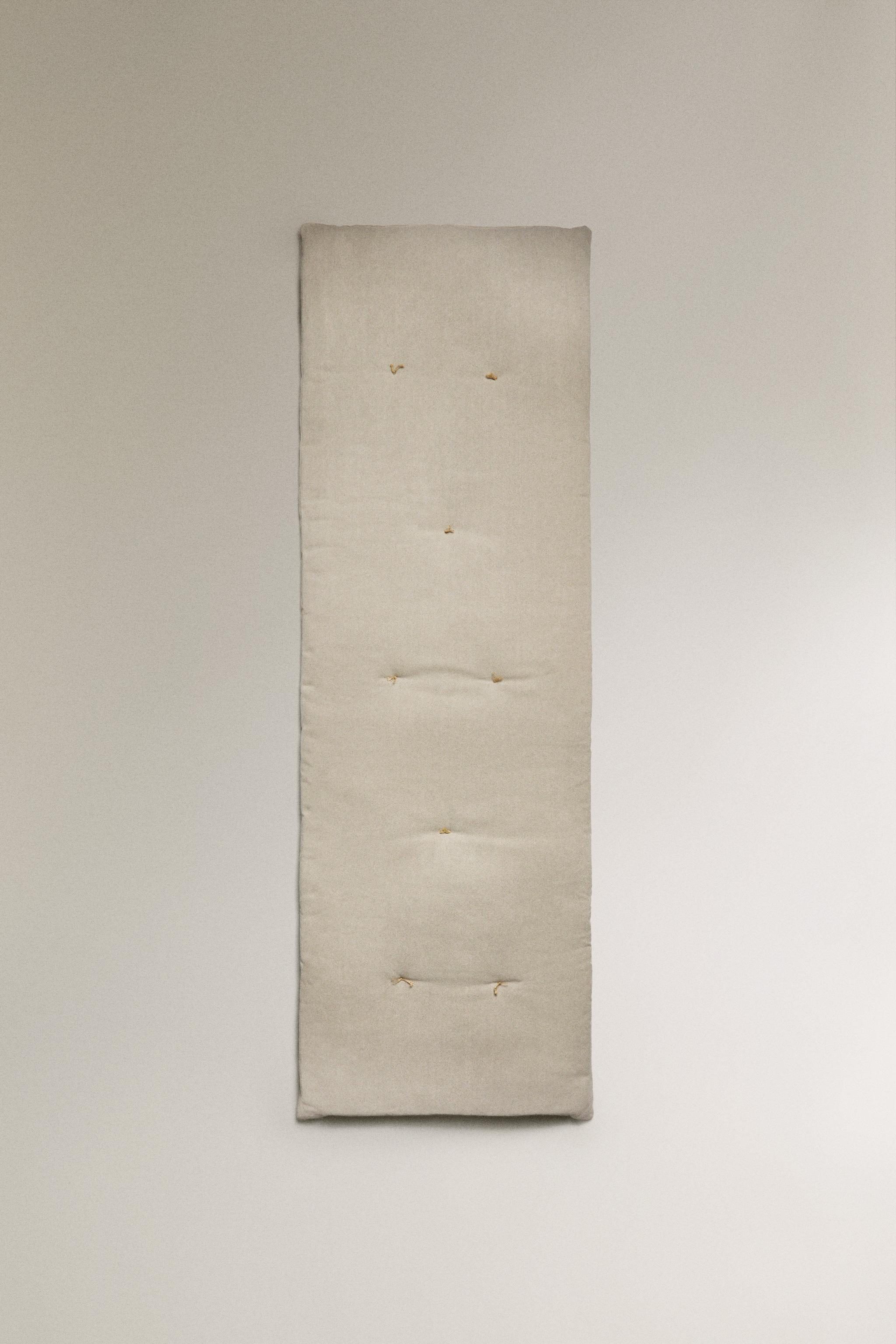 TOPPER WITH TOPSTITCHING