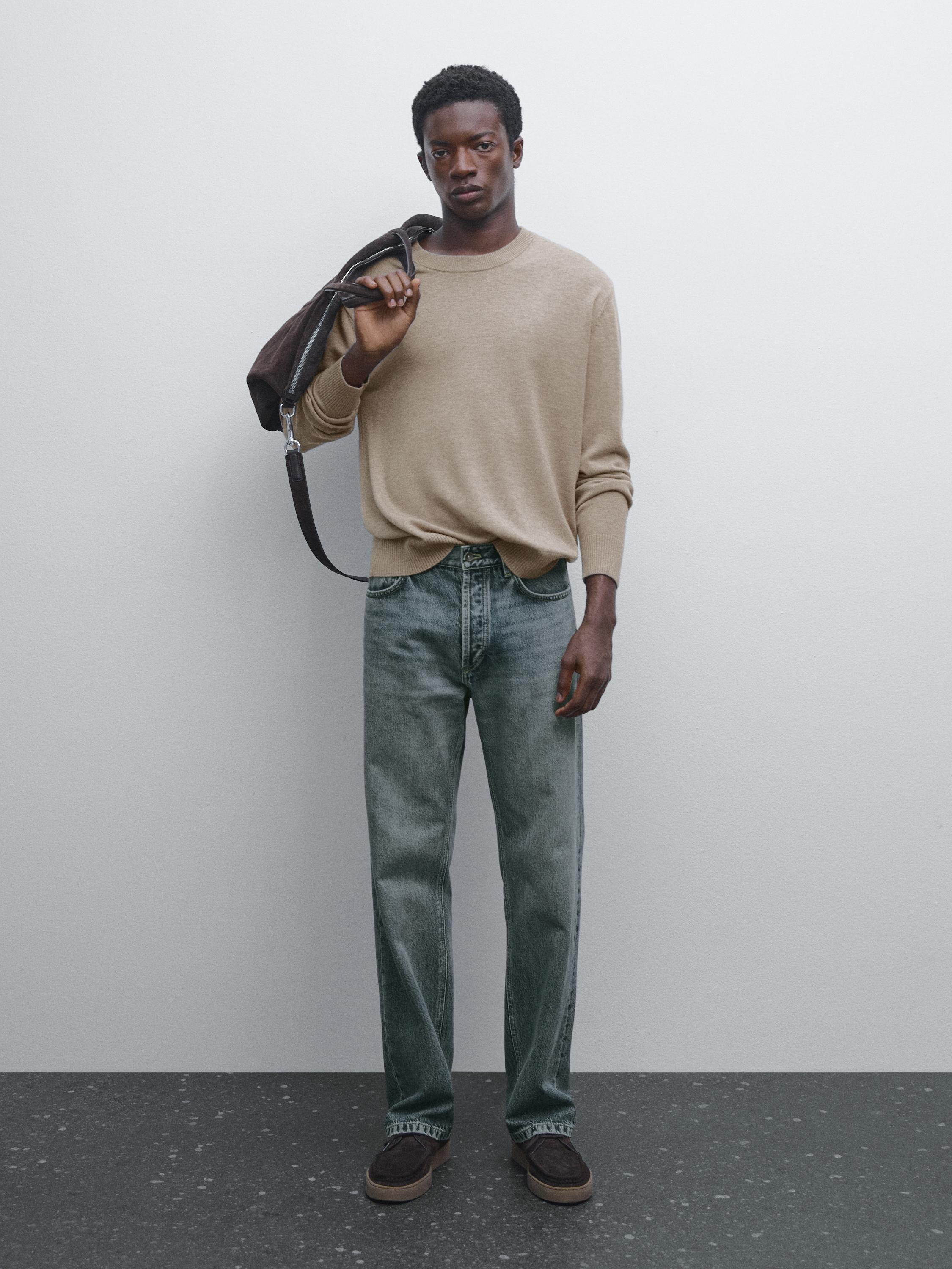 Crew neck knit sweater