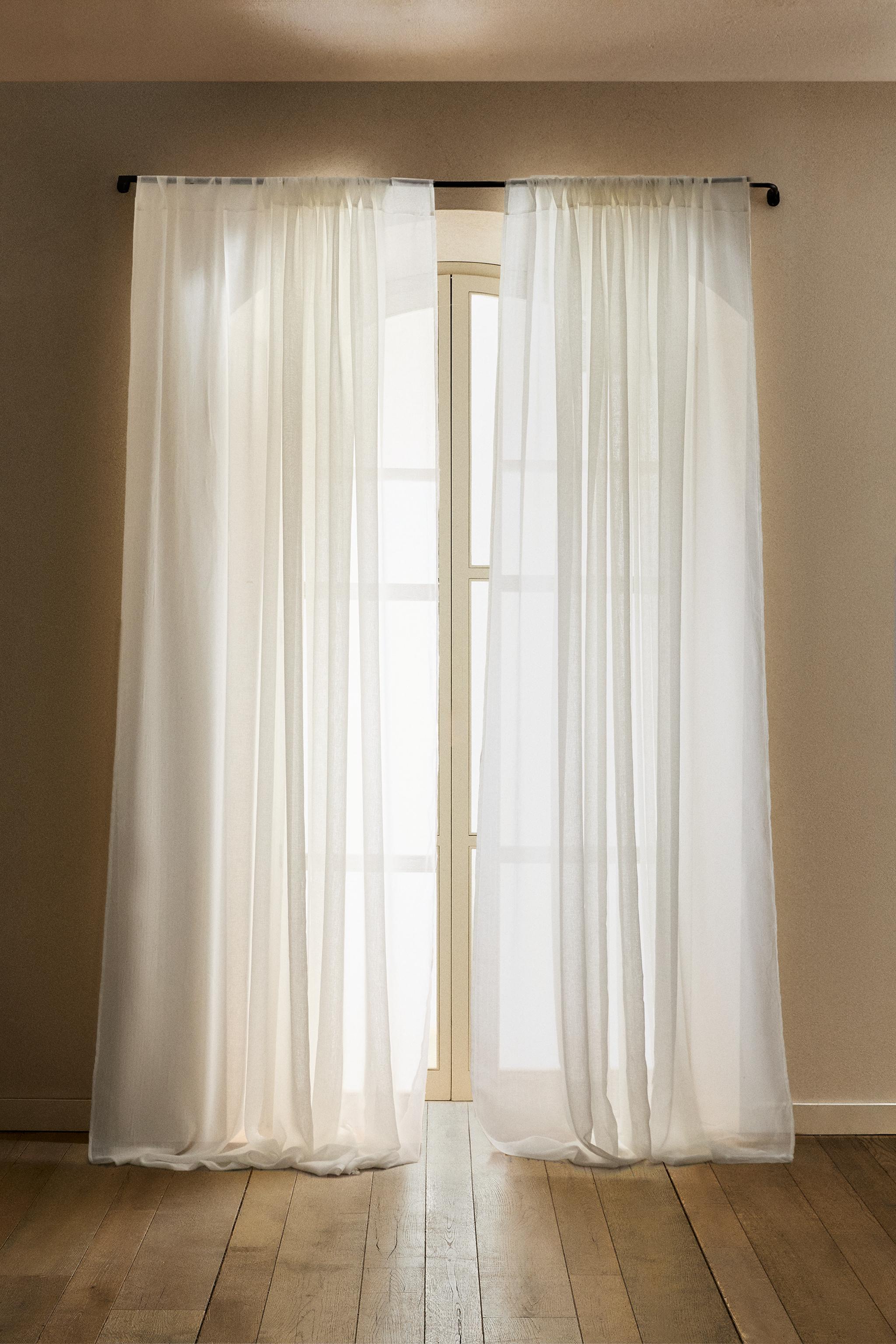 DOUBLE-WIDE LOW OPACITY CURTAIN
