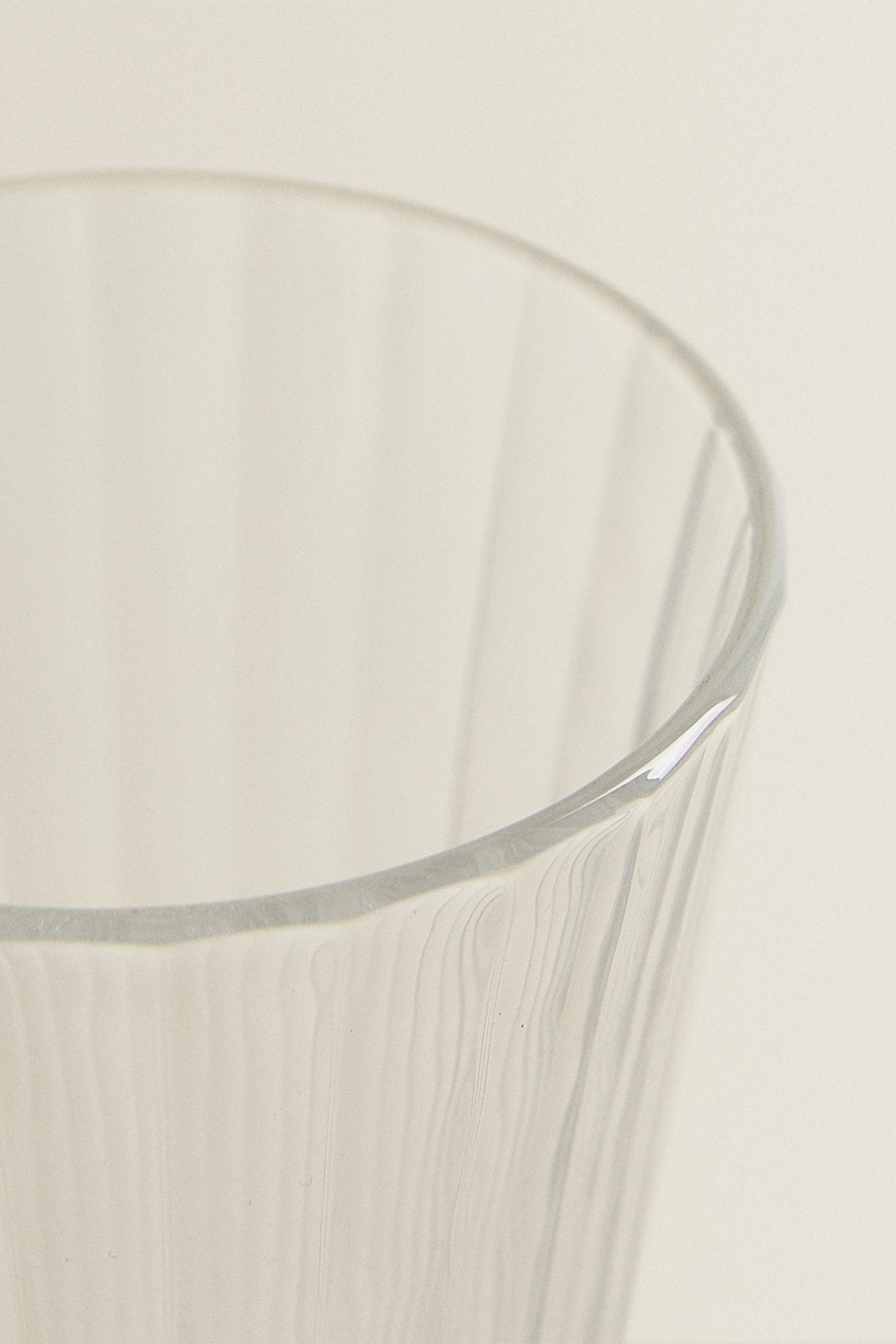 ENGRAVED CRYSTALLINE FLUTE GLASS WITH ENGRAVED GLASS EFFECT