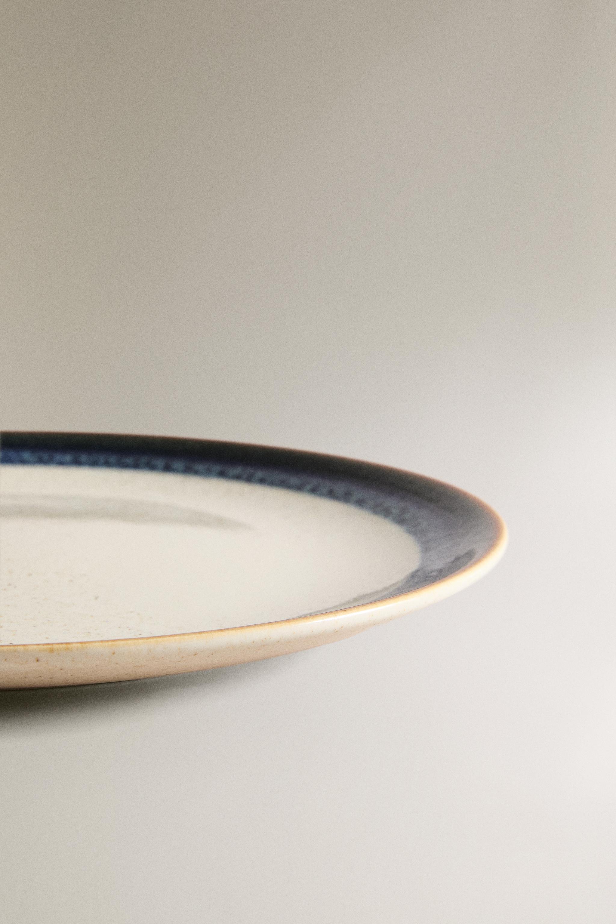 DYED RIM EARTHENWARE DINNER PLATE