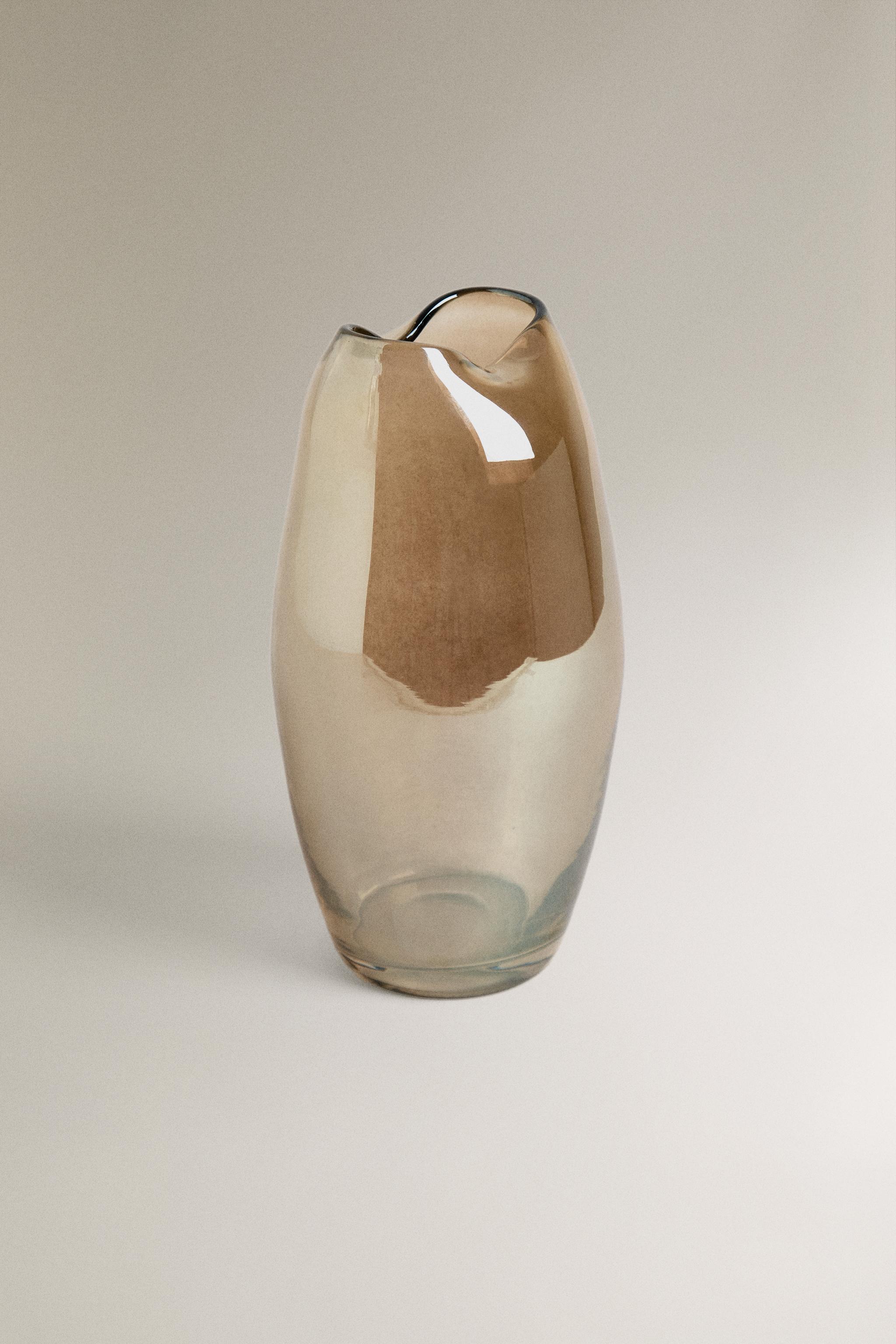 TALL SHINY GLASS VASE