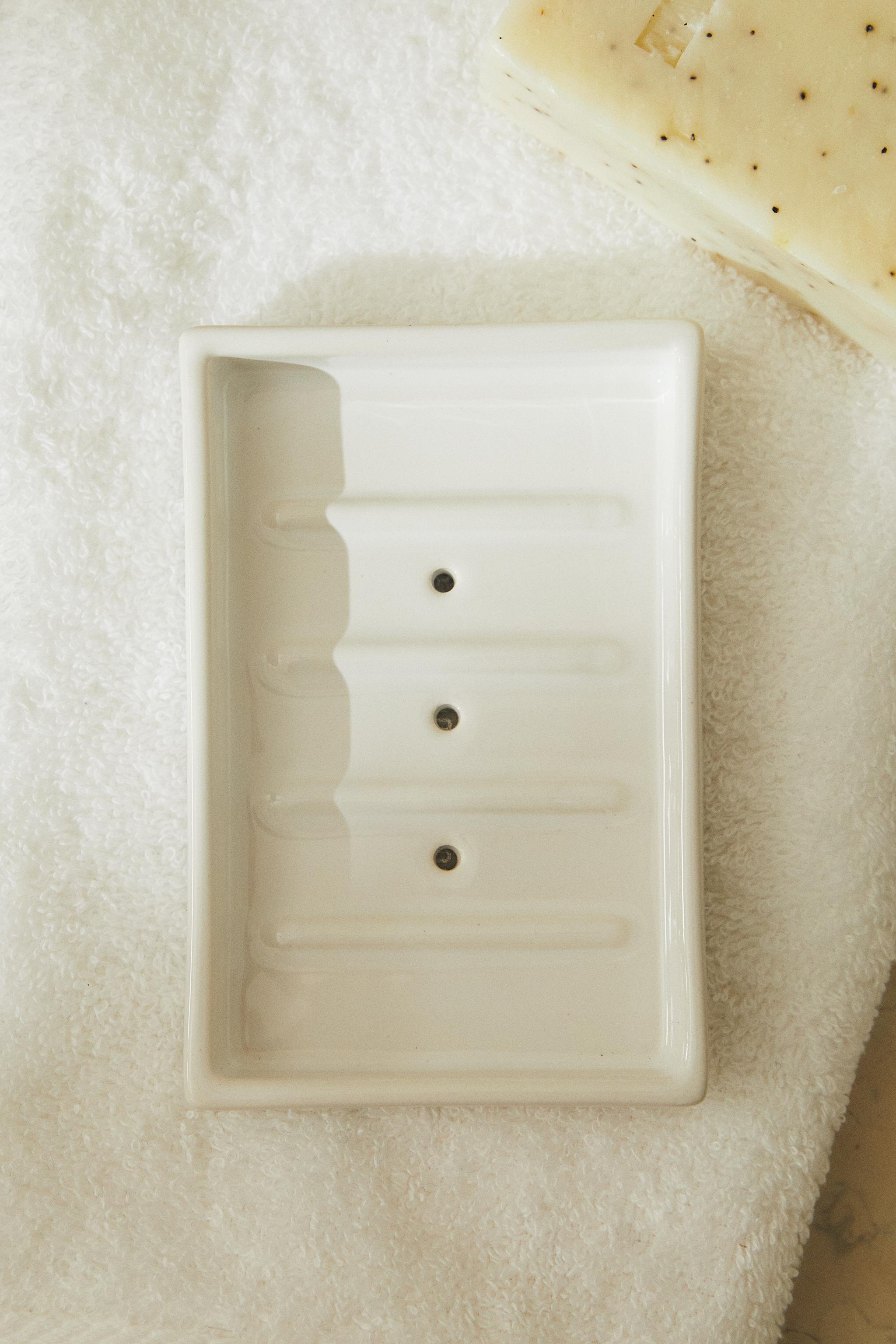 EARTHENWARE BATHROOM SOAP DISH WHITE