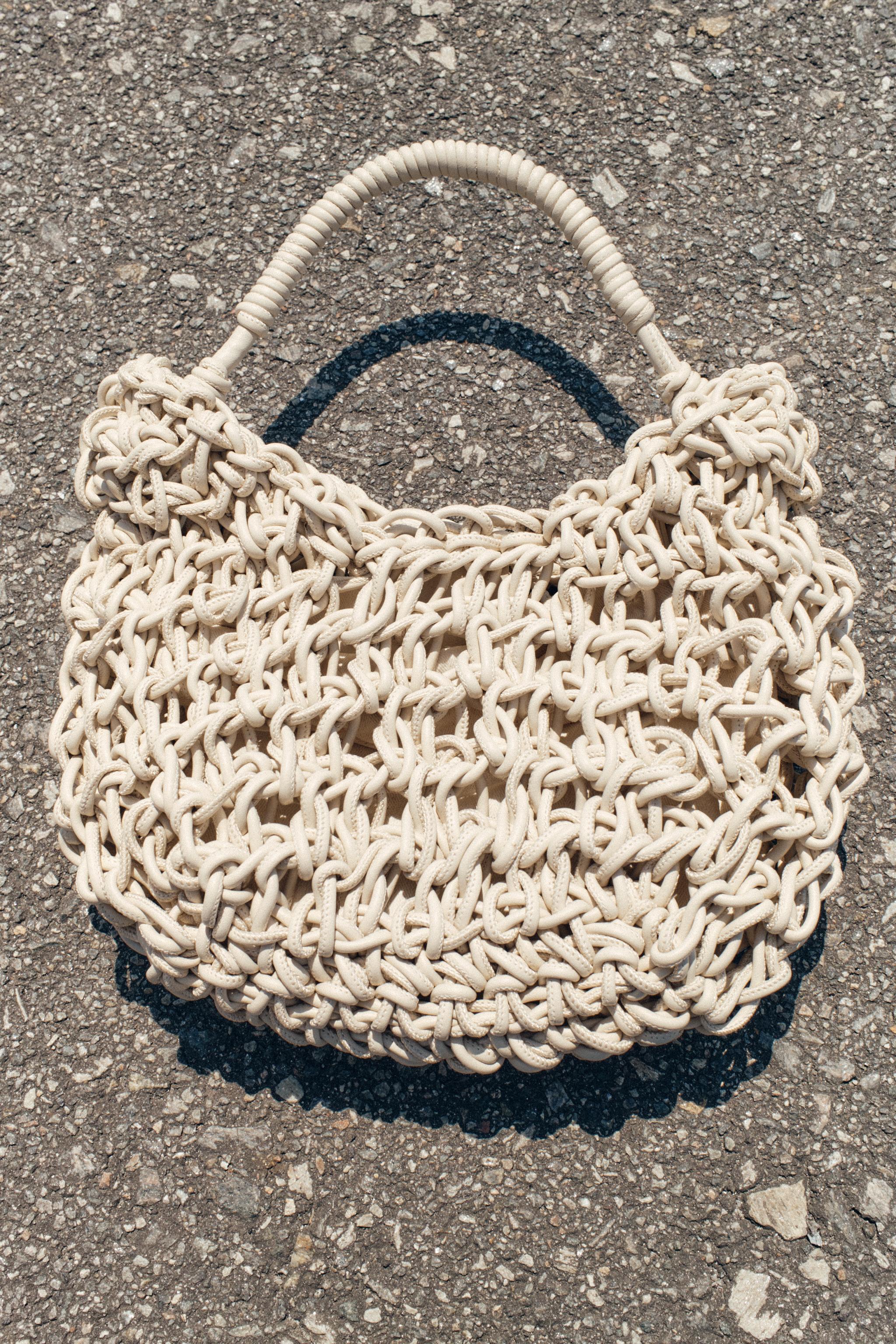 TOPSTITCHED WOVEN HANDBAG
