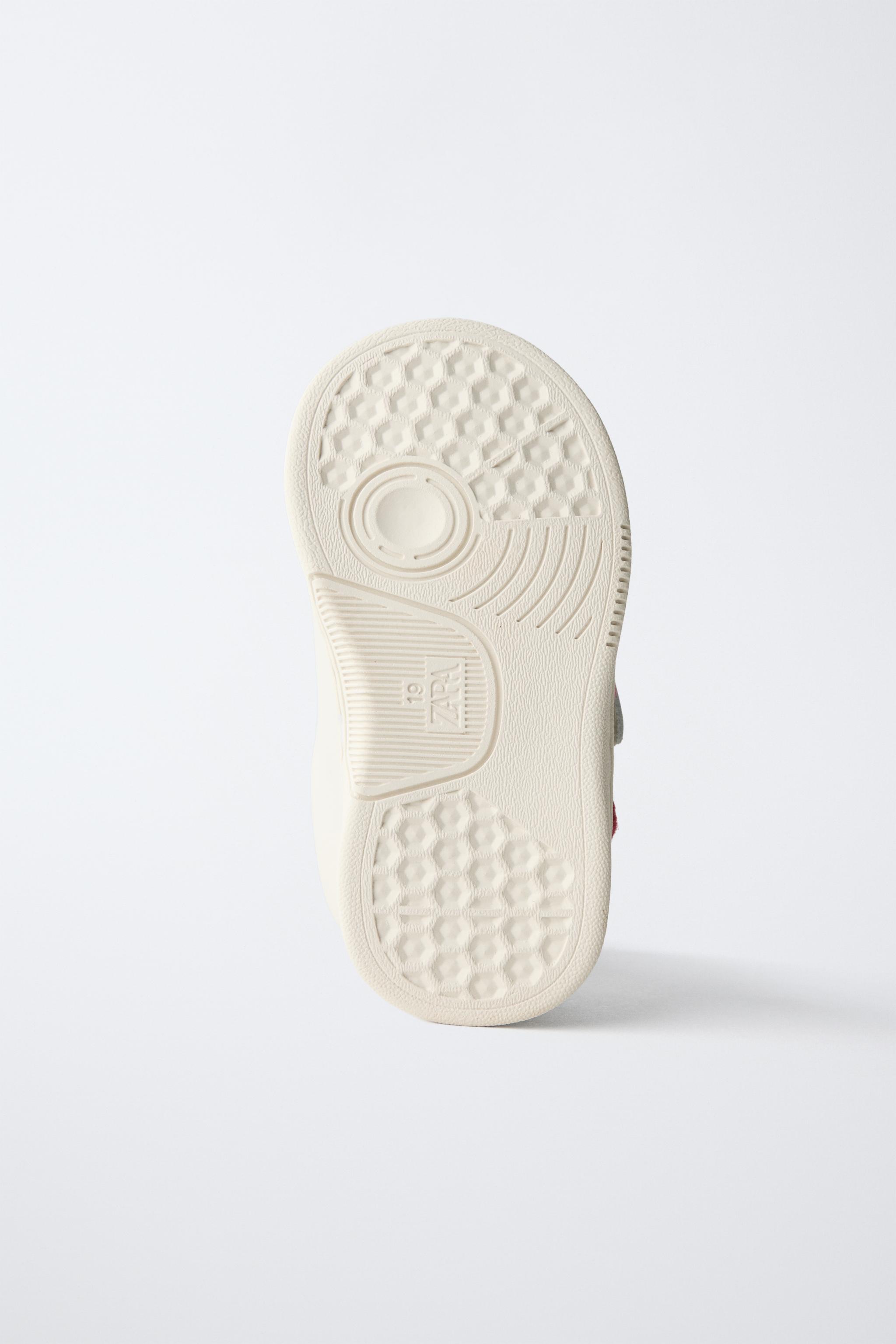 BAREFOOT HEART SNEAKERS