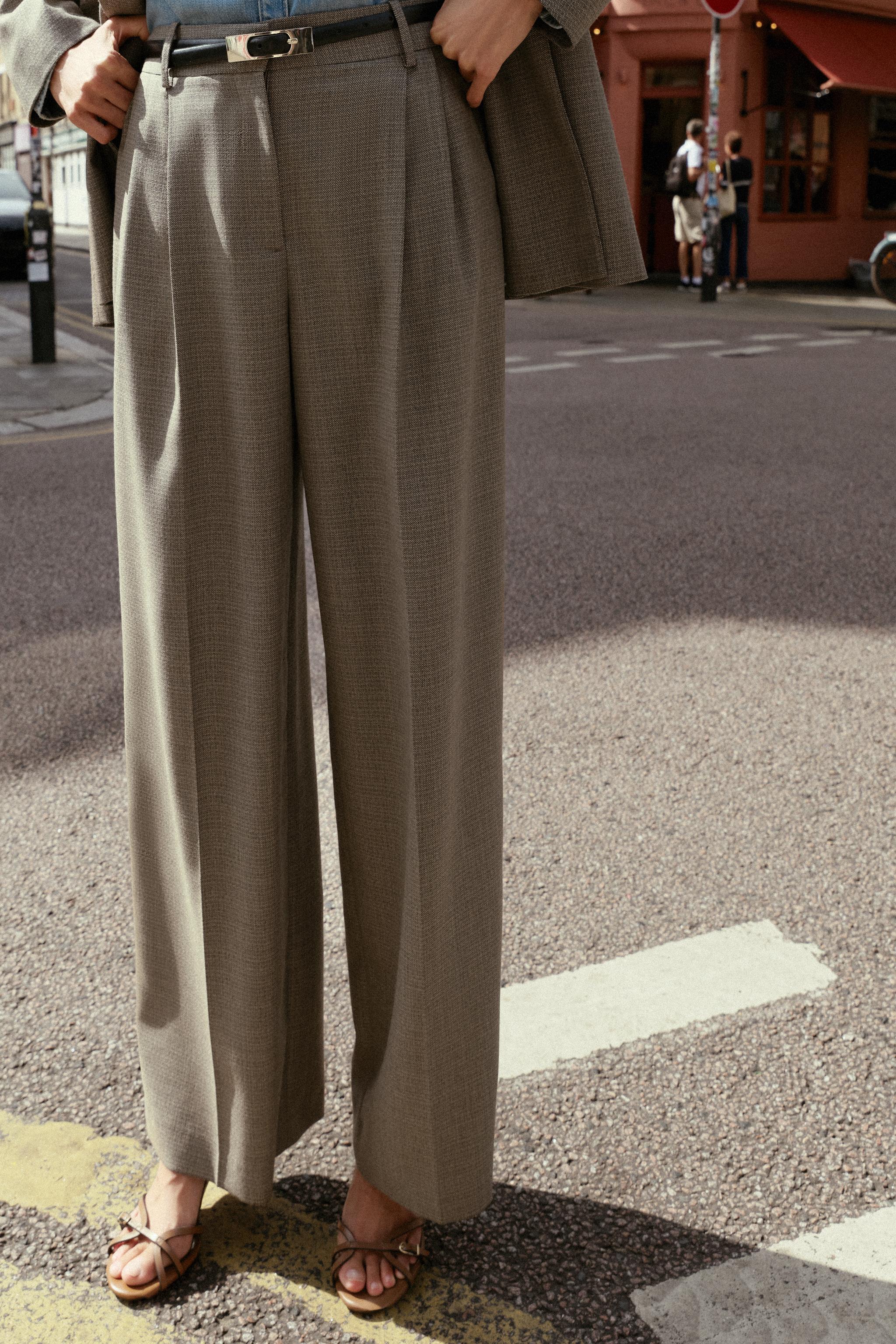 WIDE LEG PLEATED PANTS