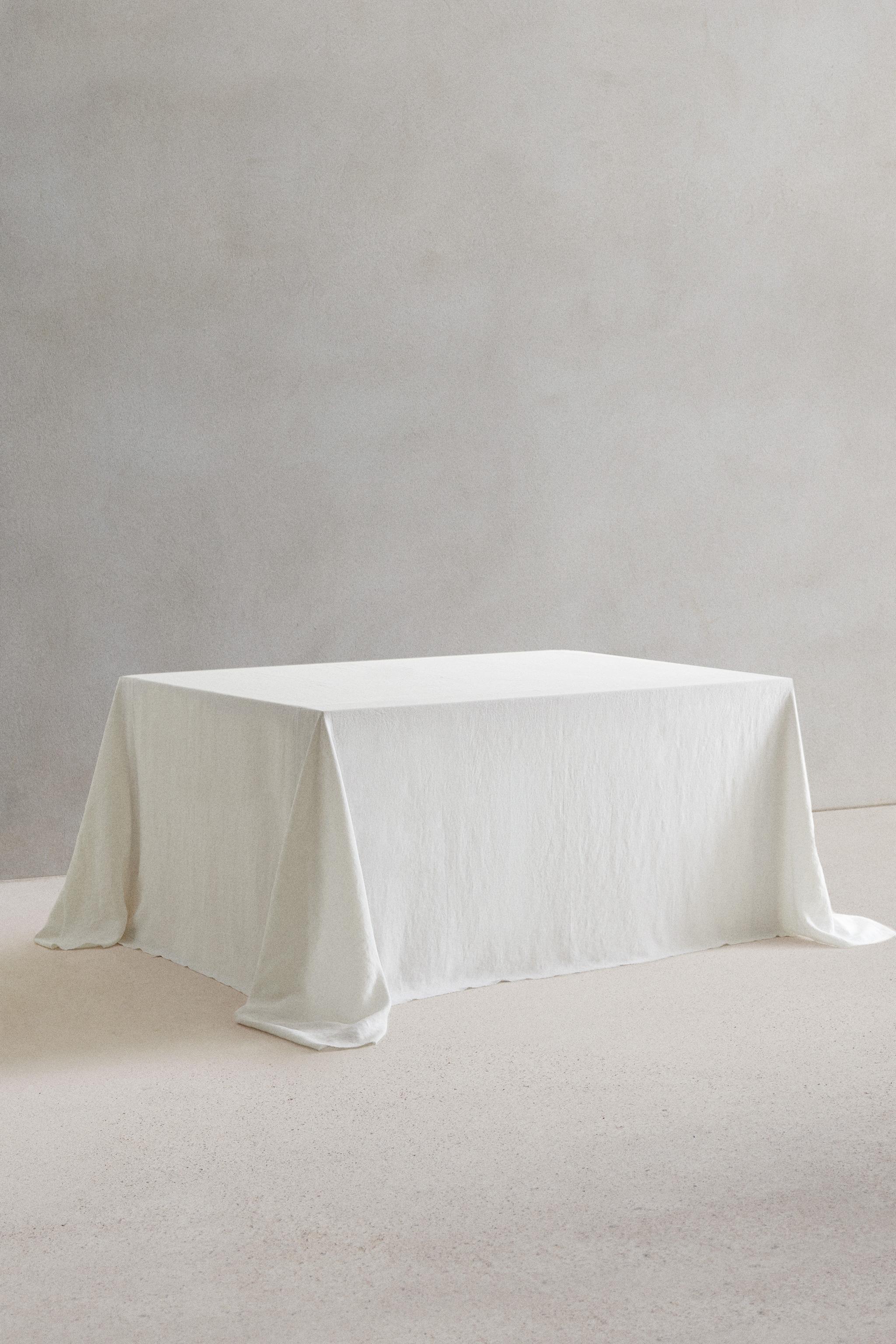 TABLECLOTH 01