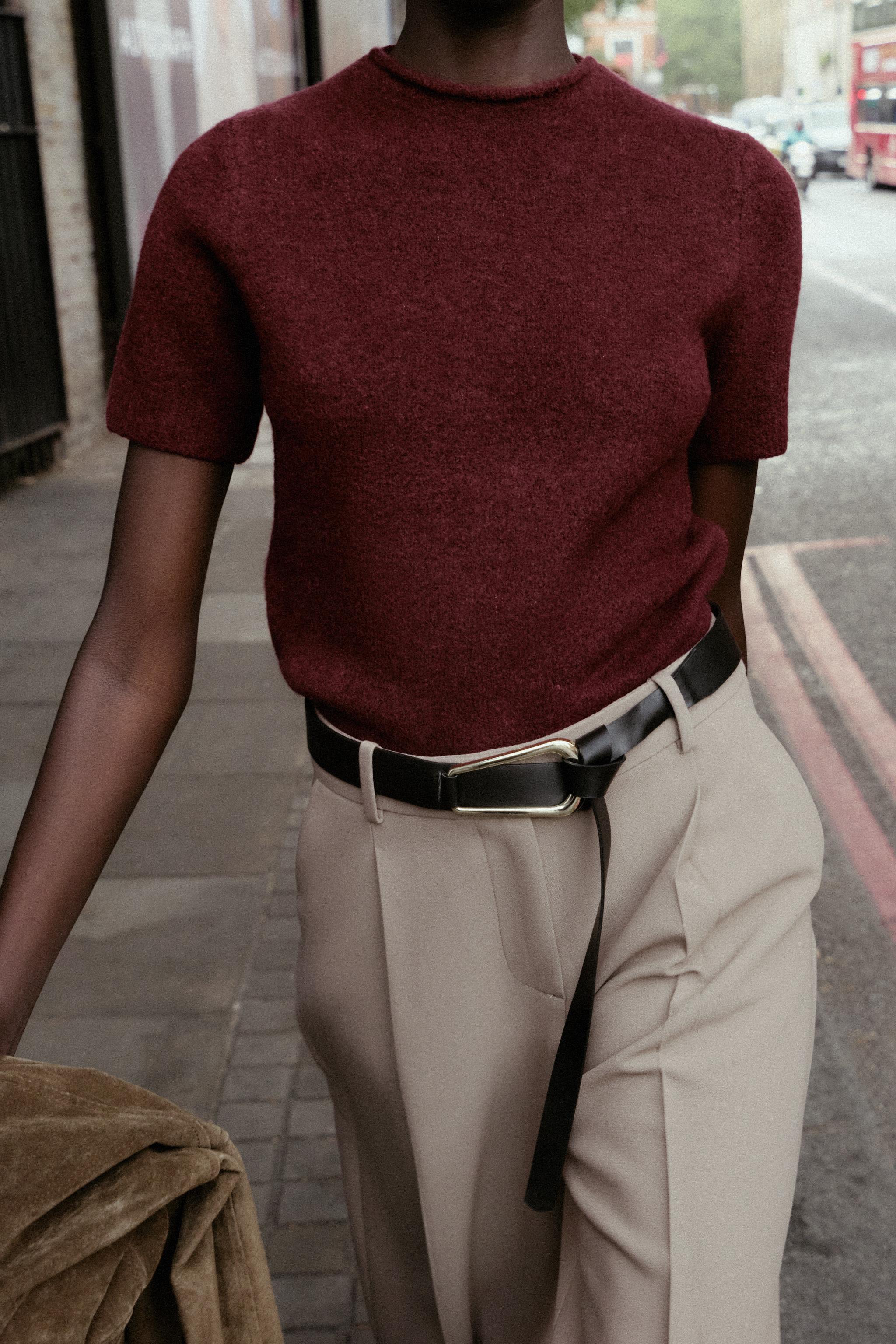 SHORT SLEEVE KNIT SWEATER