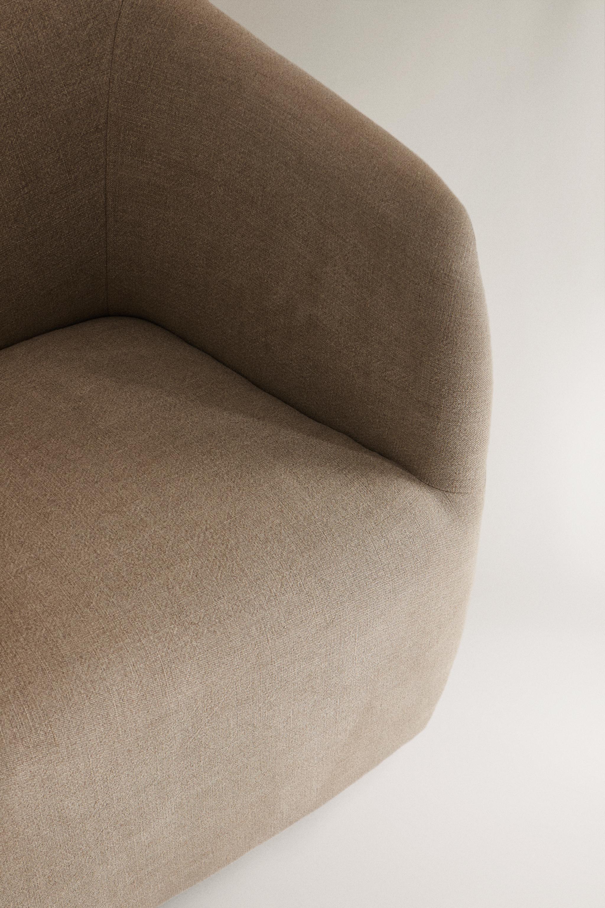 LINEN ACCENT CHAIR