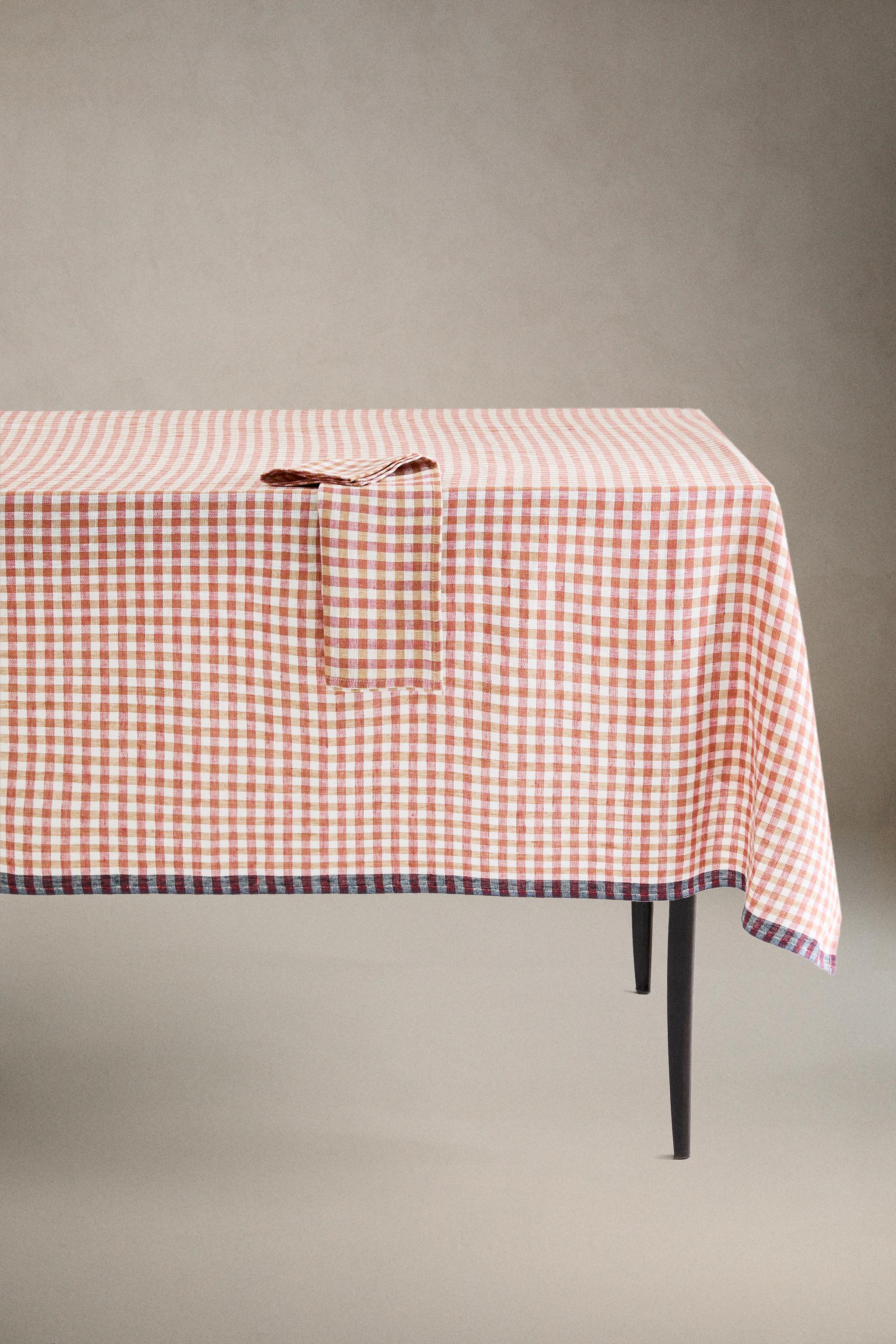 MATCHING LINEN TABLECLOTH WITH A GINGHAM DESIGN