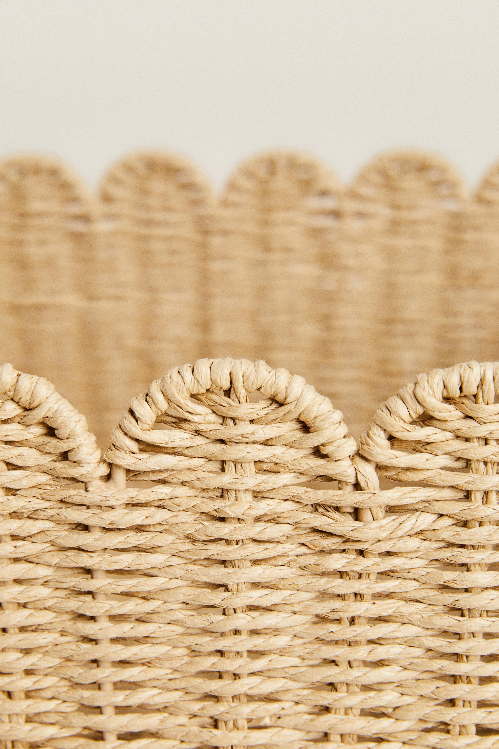 CHILDREN'S MEDIUM SCALLOPED BASKET