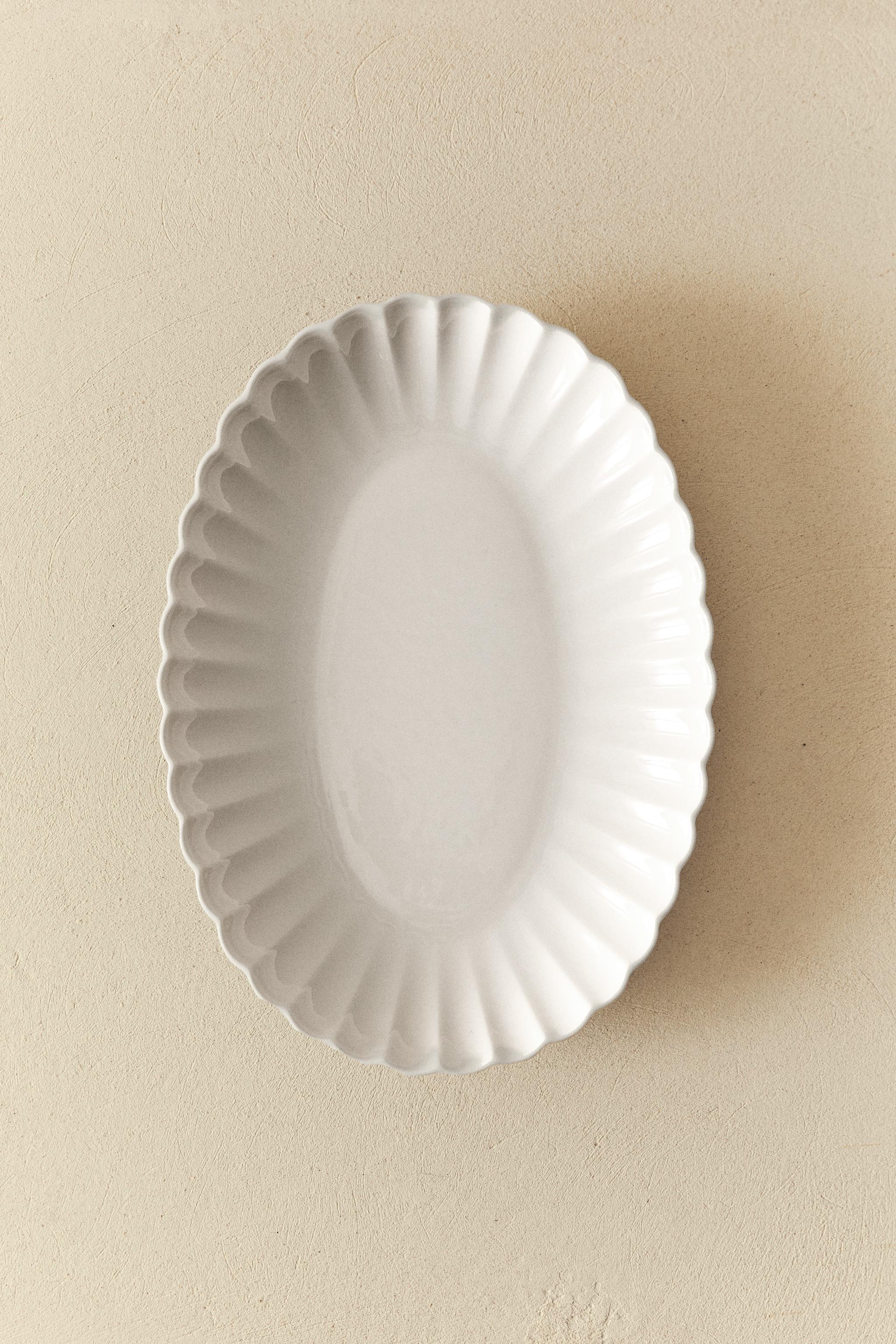 SCALLOPED PORCELAIN SERVING DISH