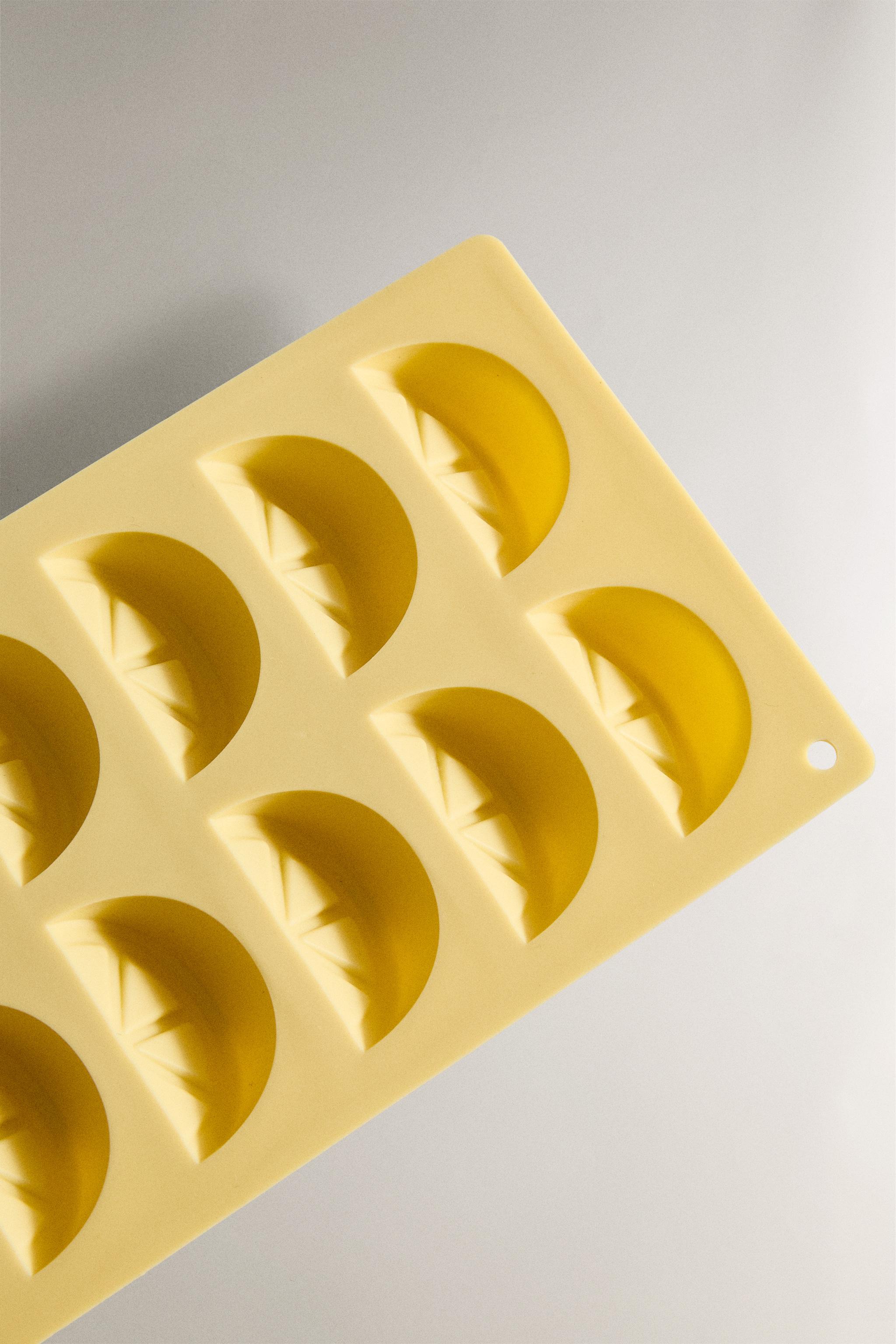 SILICONE ICE TRAY LEMON SLICES