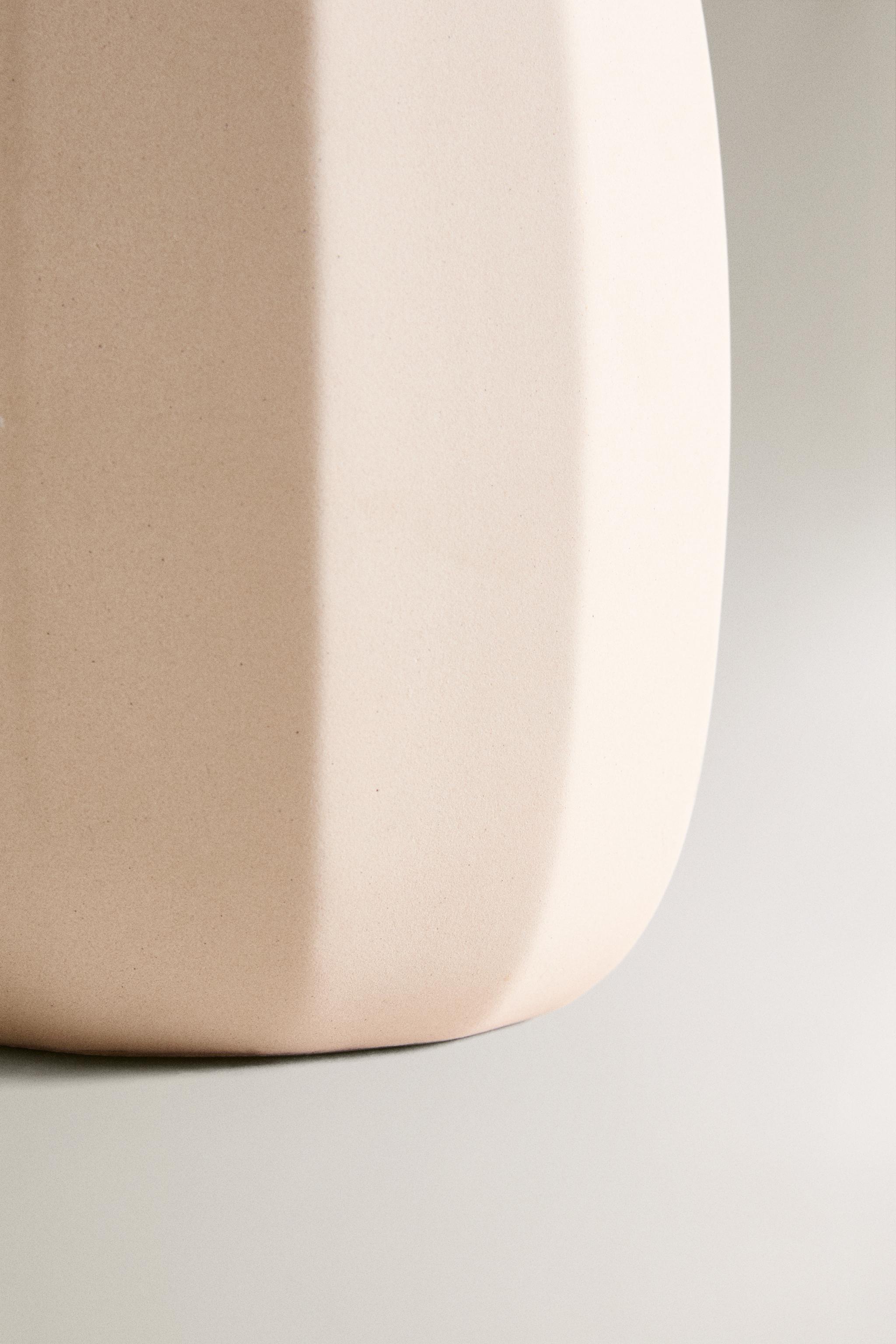 STONEWARE VASE WITH LINES