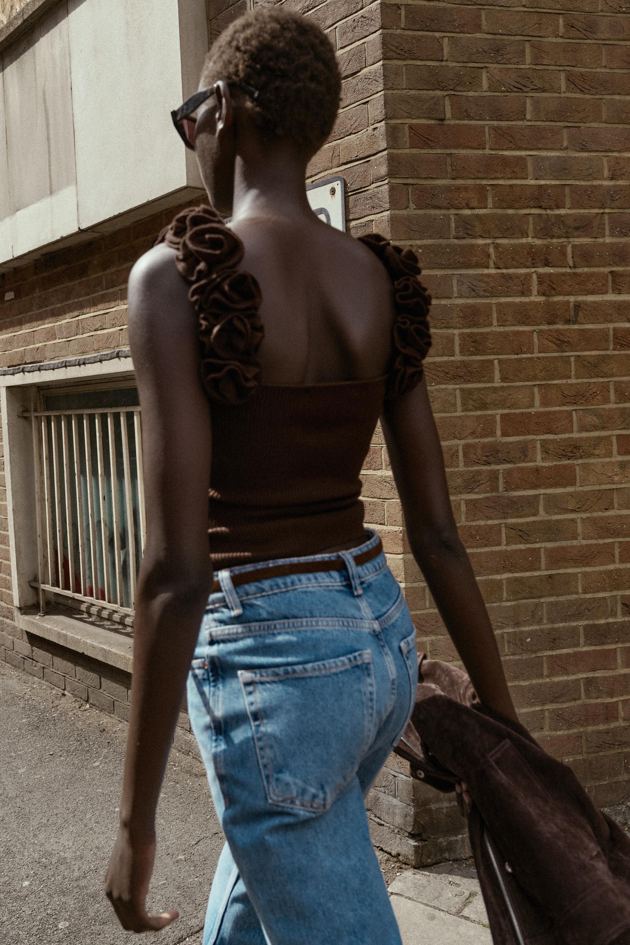 KNIT STRAPPY FLORAL TOP