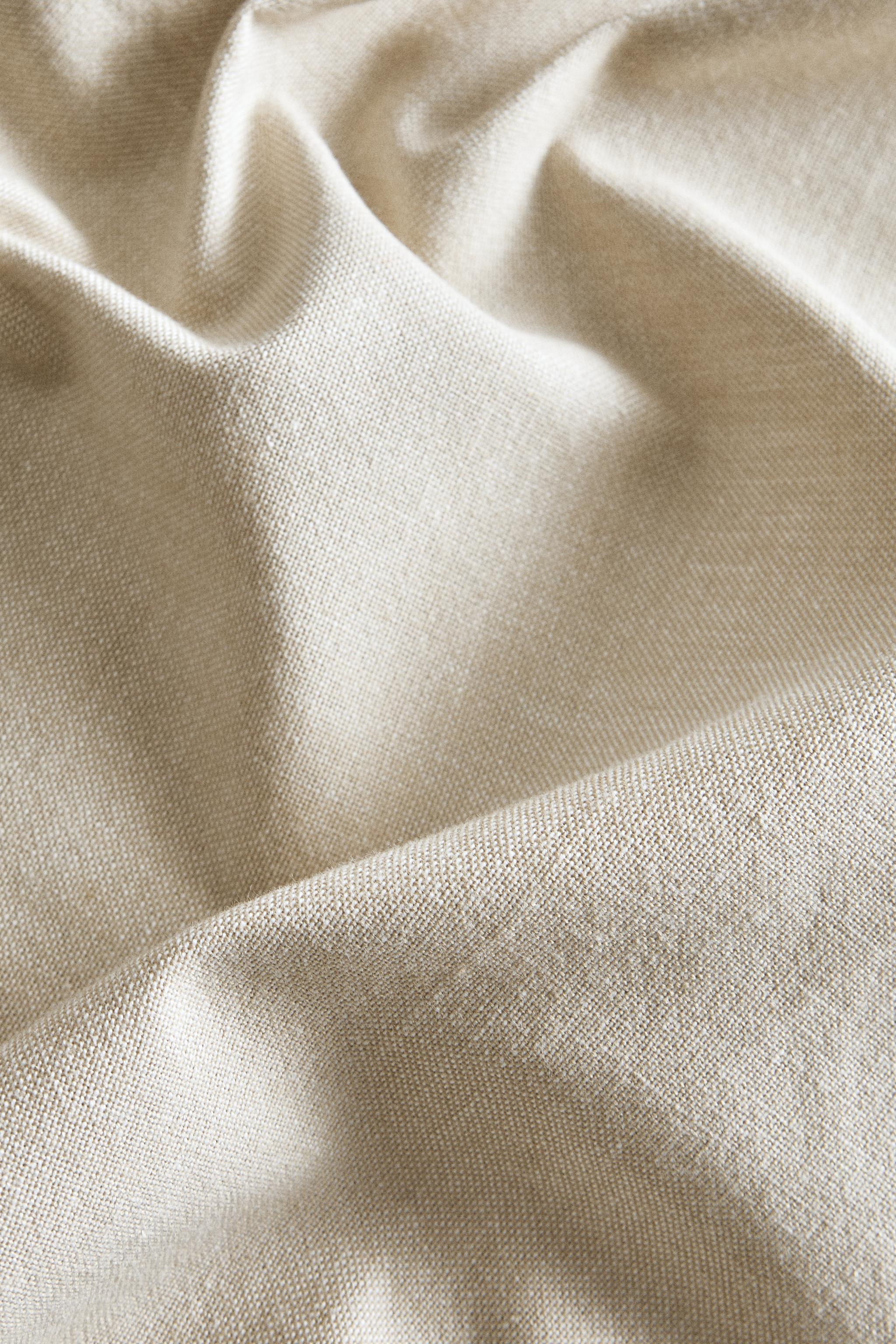 SCALLOPED TABLECLOTH