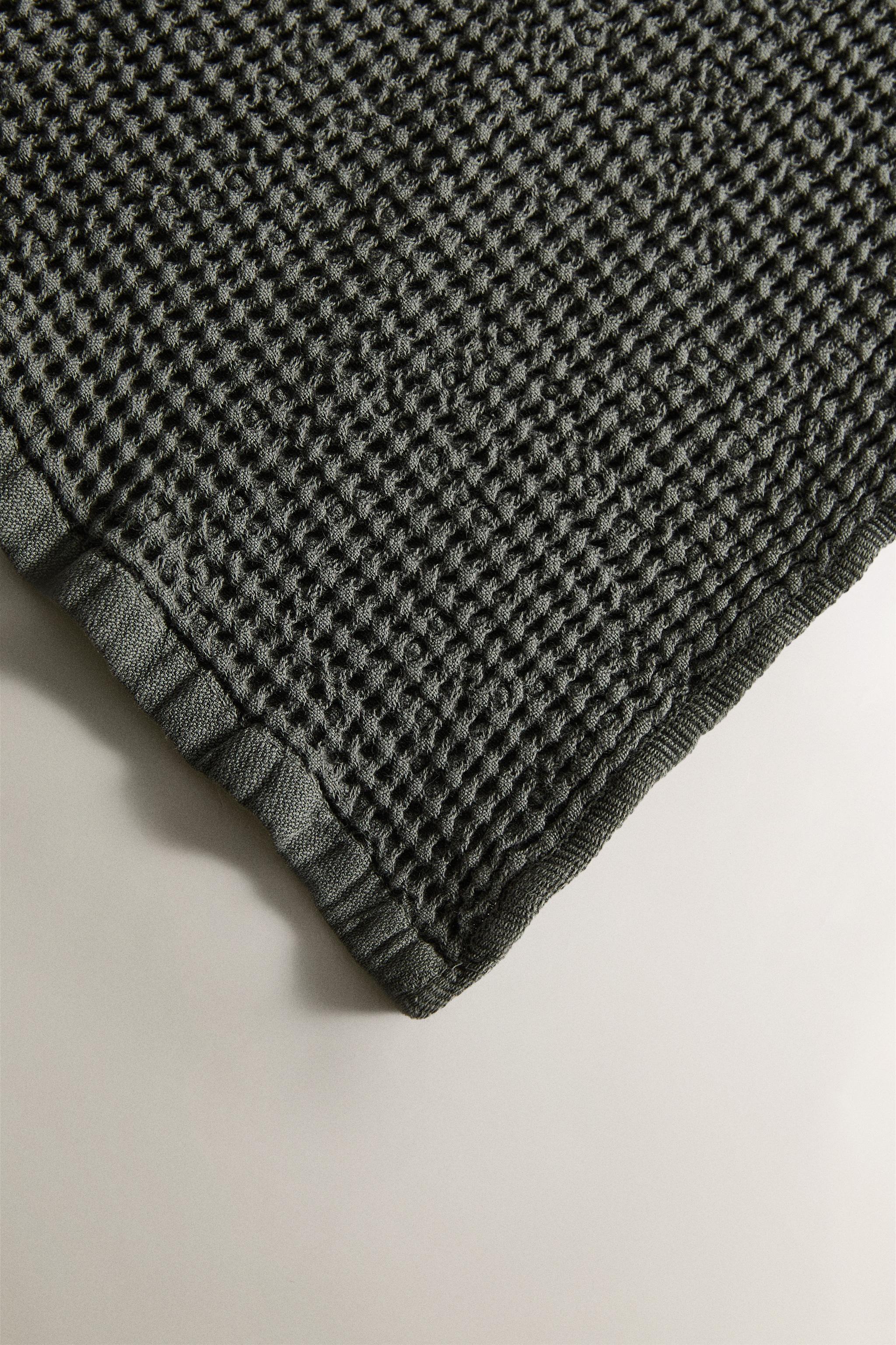 MINI WAFFLE-KNIT BATH TOWEL