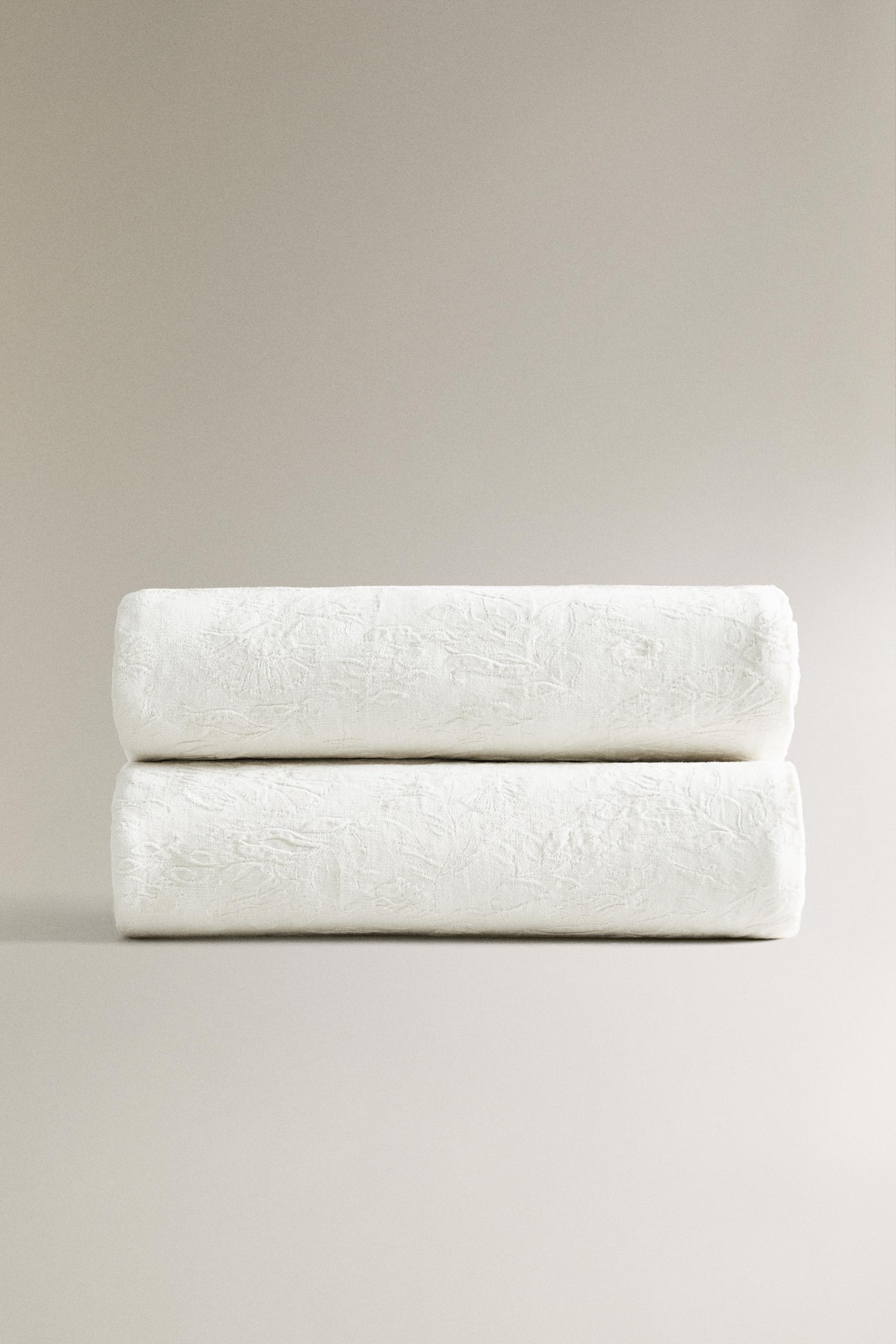 FLORAL JACQUARD BEDSPREAD