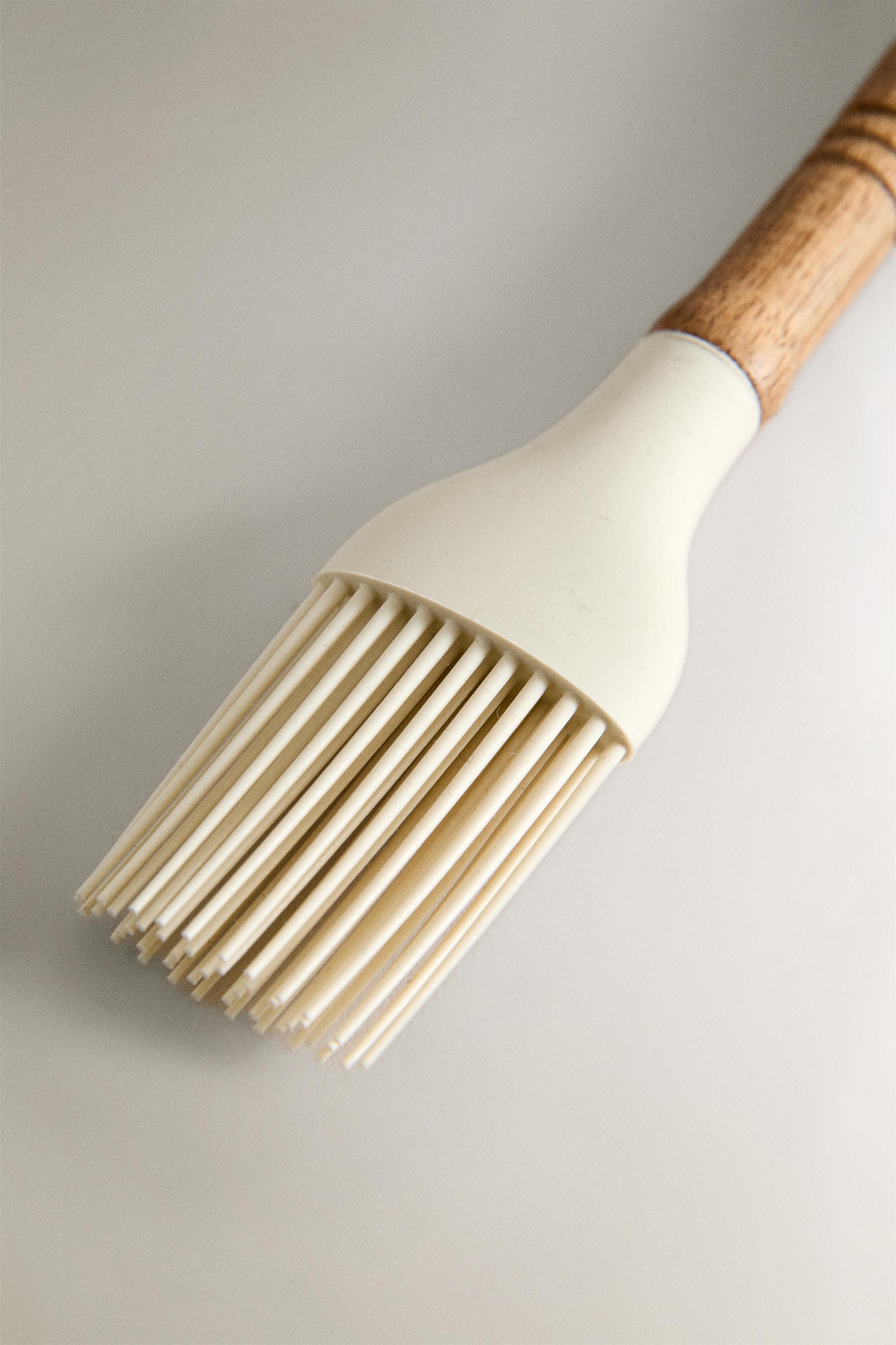 SILICONE AND WOODEN BRUSH