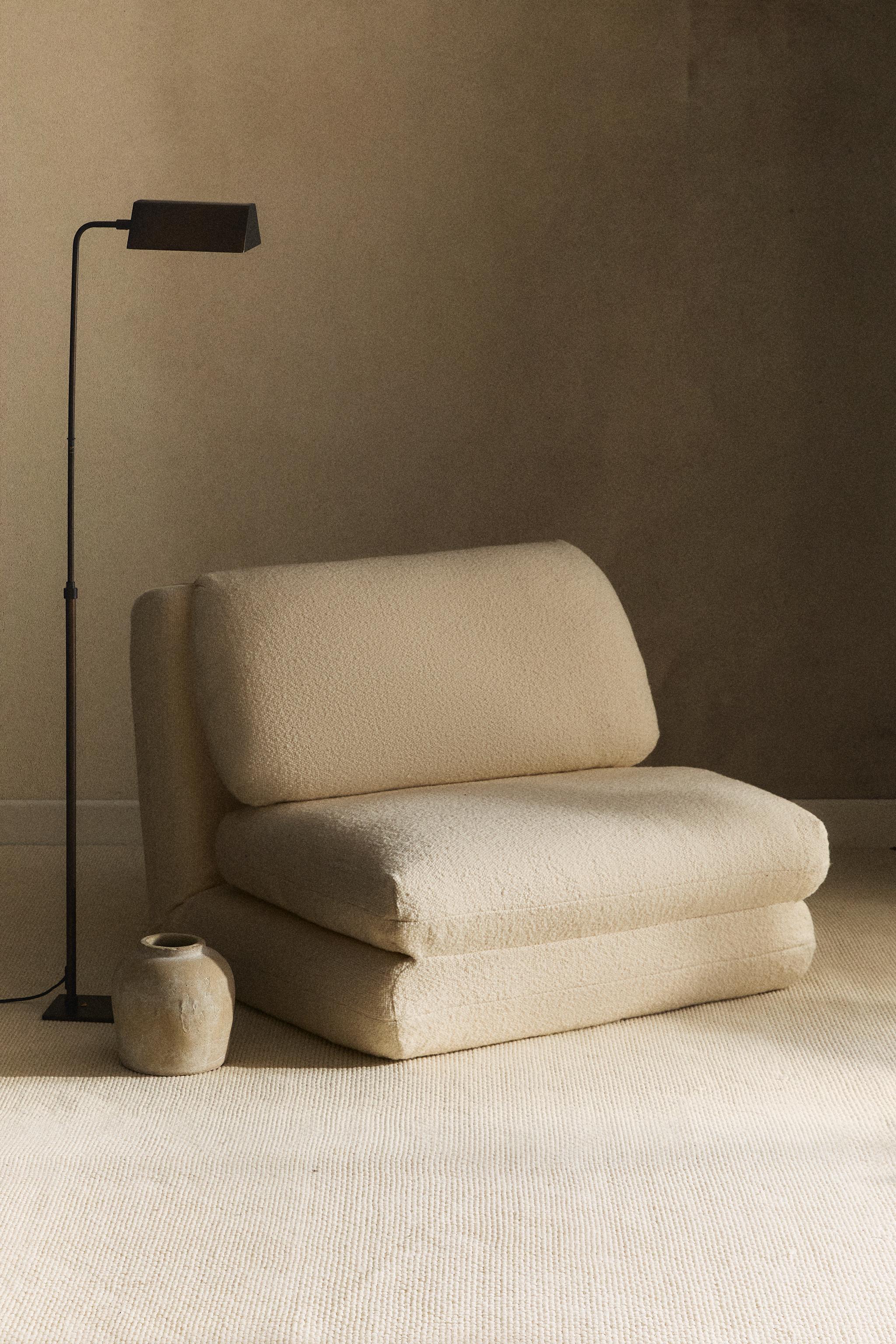 BOUCLÉ FOLDING LOUNGE CHAIR