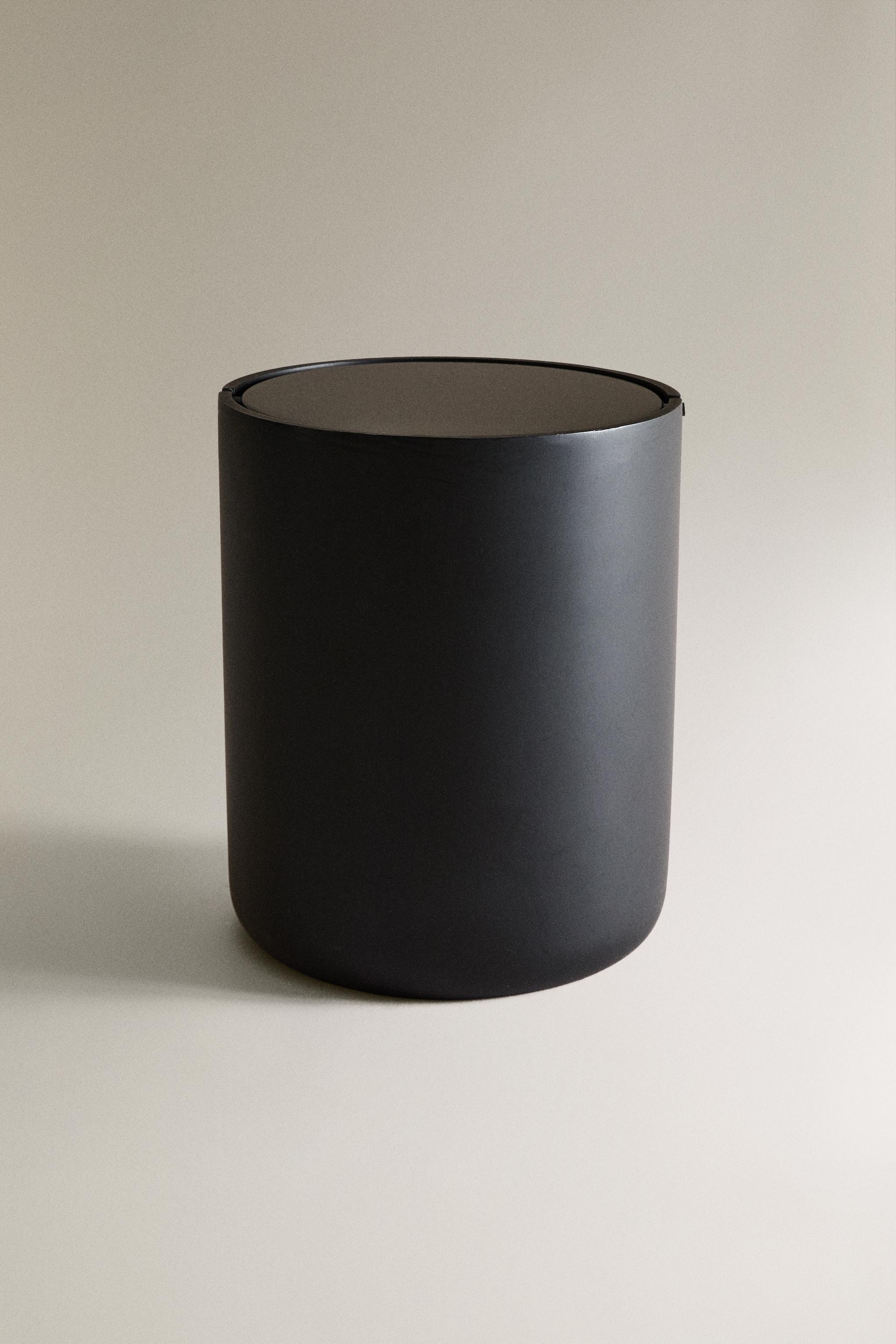 BLACK RESIN BATHROOM TRASH CAN WITH LID