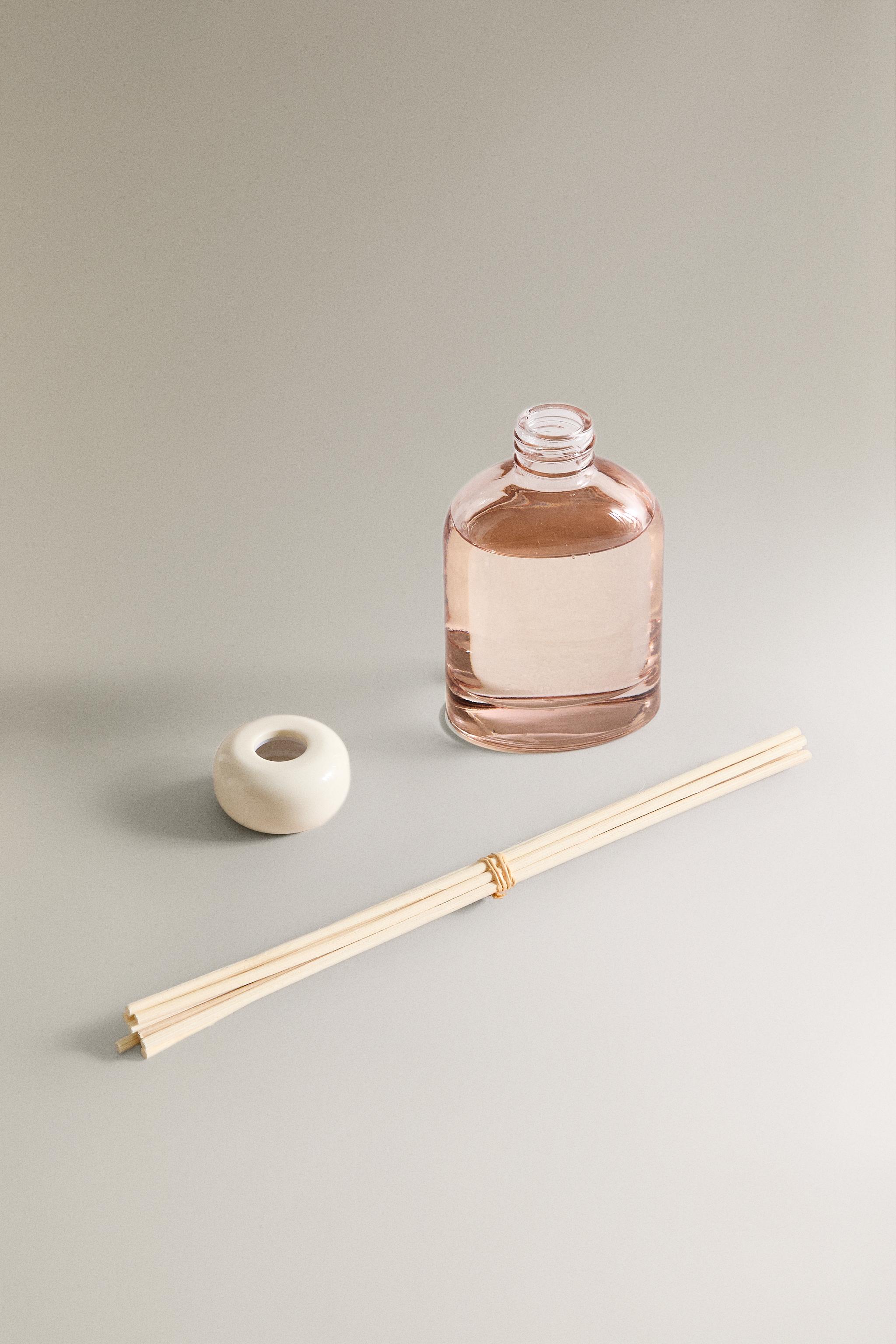 (4.06 oz) MUSKY LILY MIKADO AIR FRESHENER