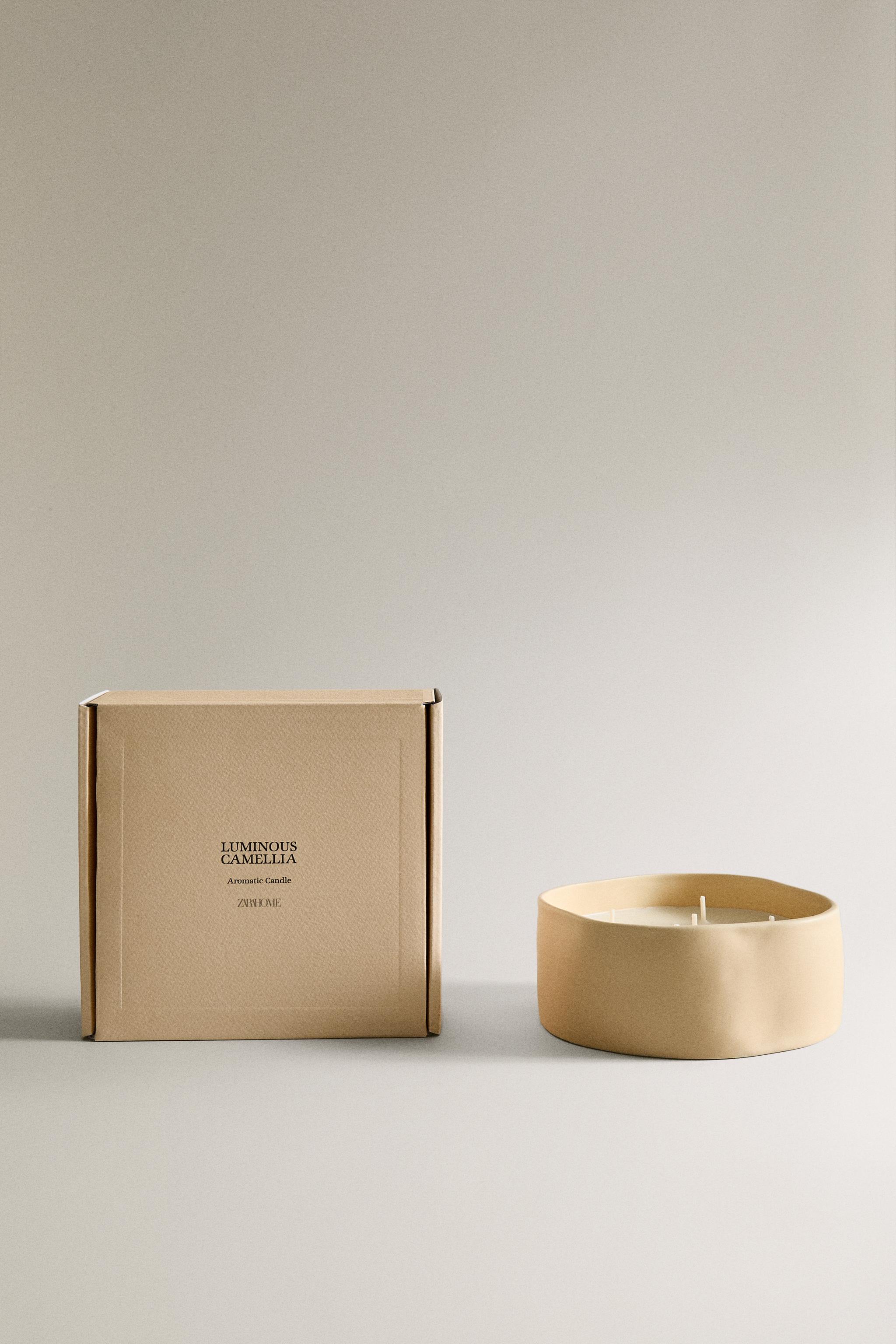 (540 G) LUMINOUS CAMELLIA SCENTED CANDLE