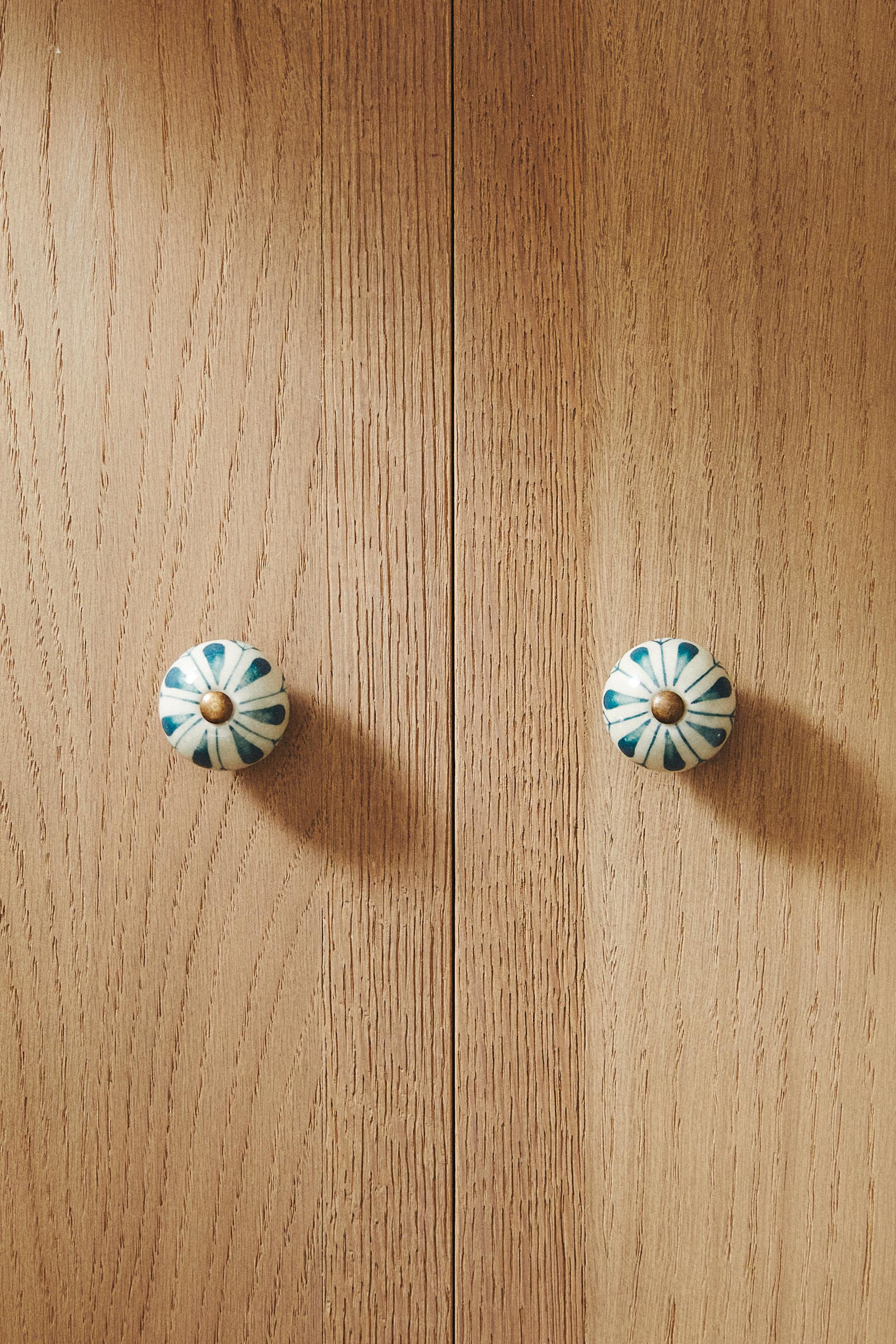 SET OF CERAMIC FLOWER KNOBS (SET OF 2)