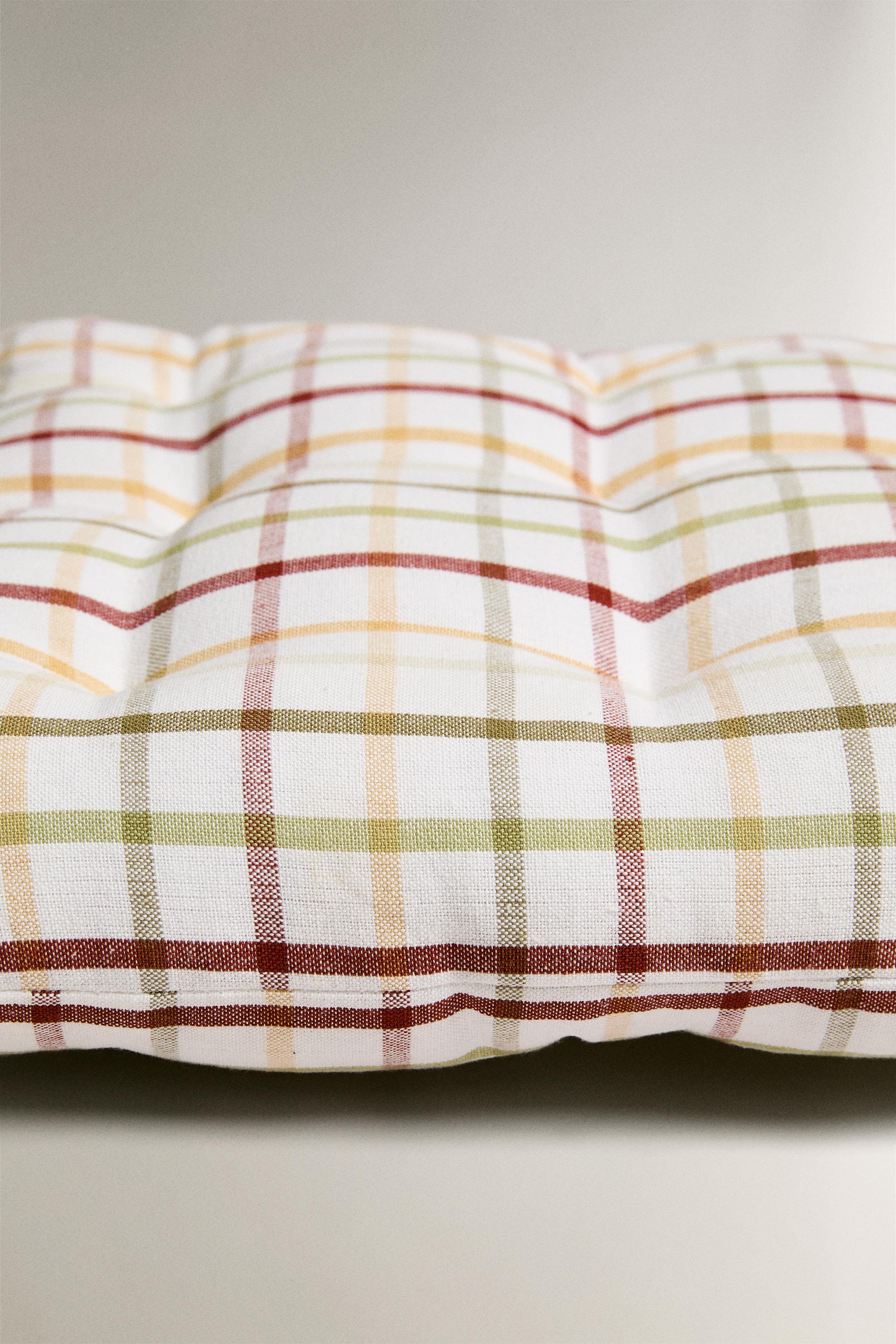 DYED THREAD SEAT CUSHION