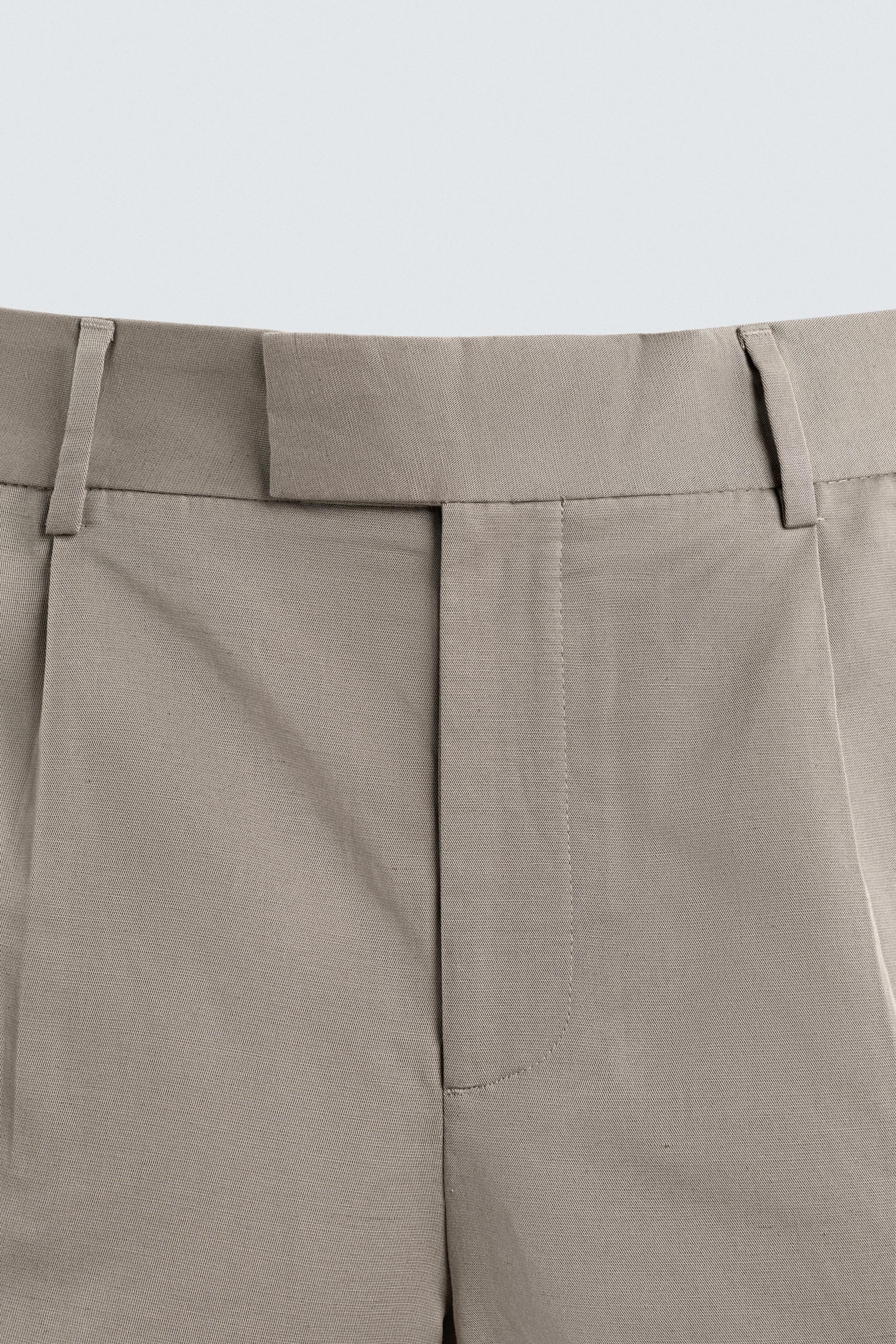 RELAXED FIT PLEATED SHORTS