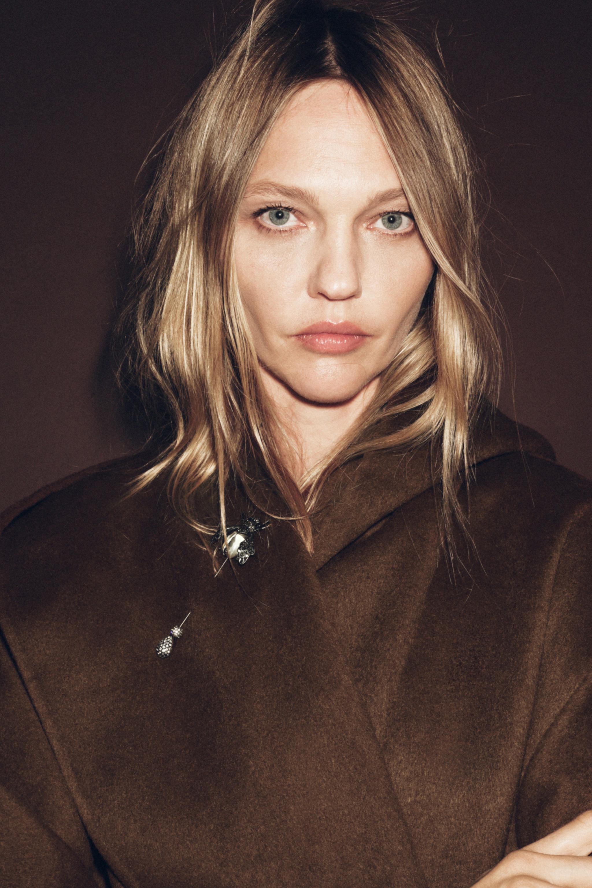 MAXI METALLIC BEE BROOCH WITH SPARKLES