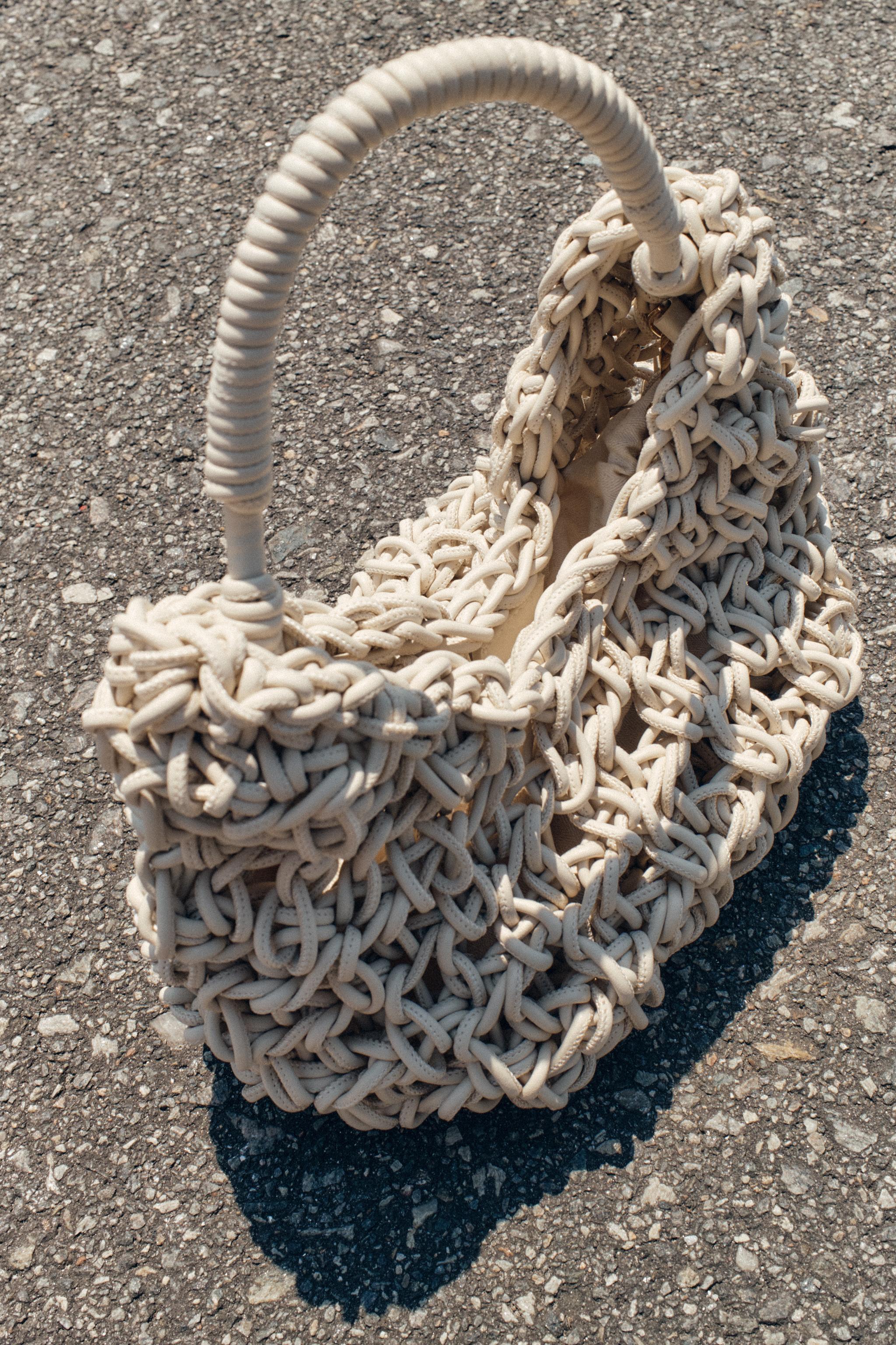 TOPSTITCHED WOVEN HANDBAG