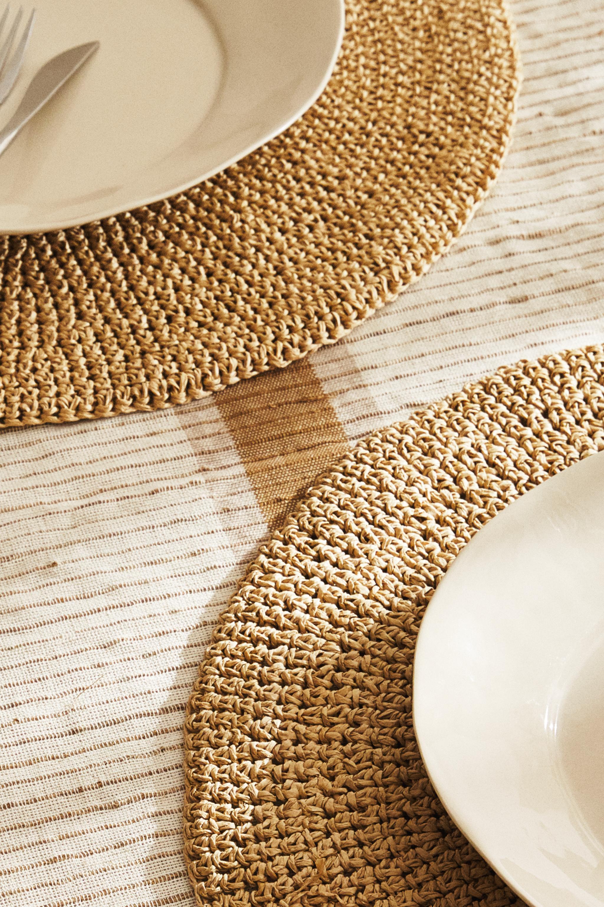 ROUND PAPER PLACEMAT