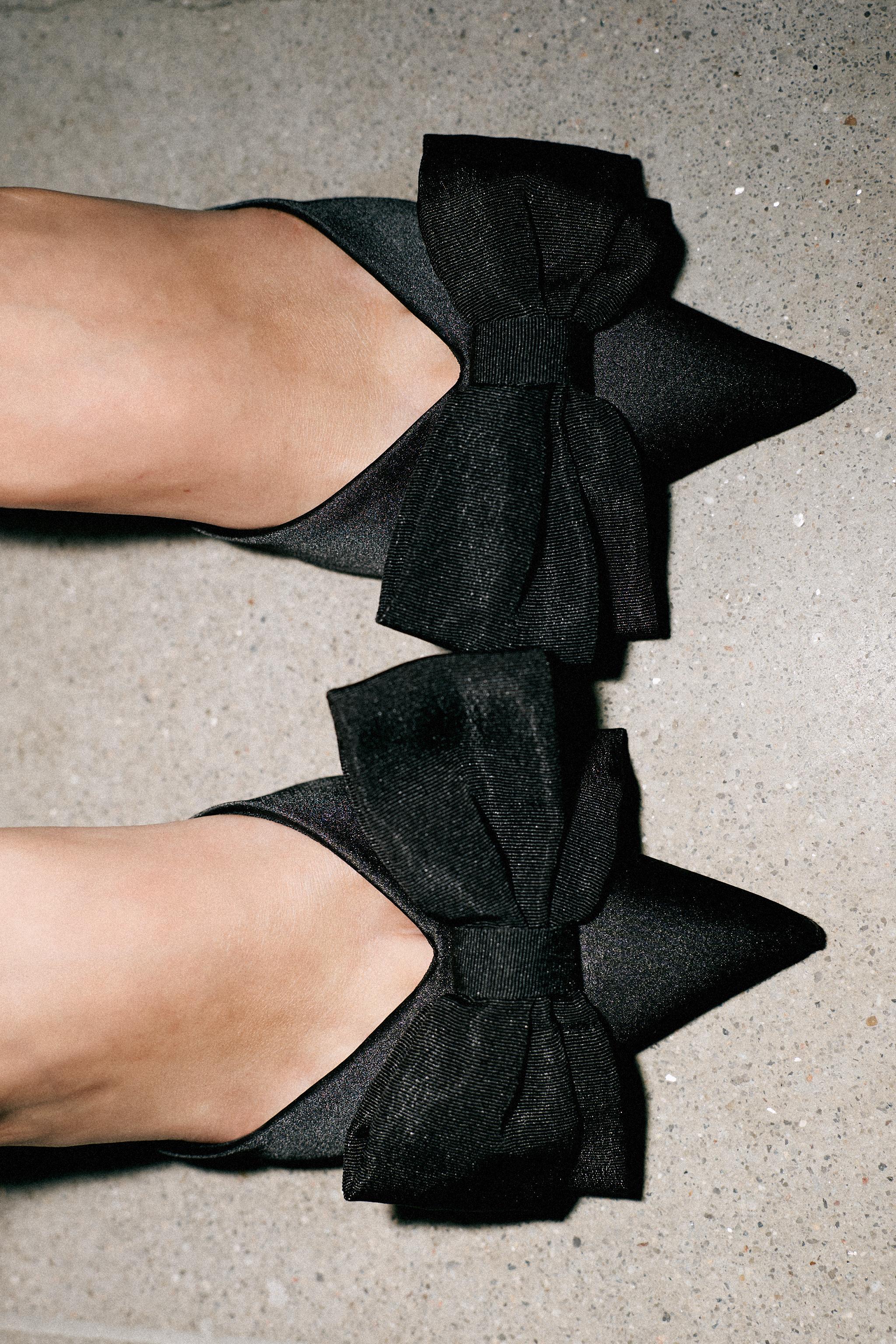 BOW TRIM HEELED SHOES