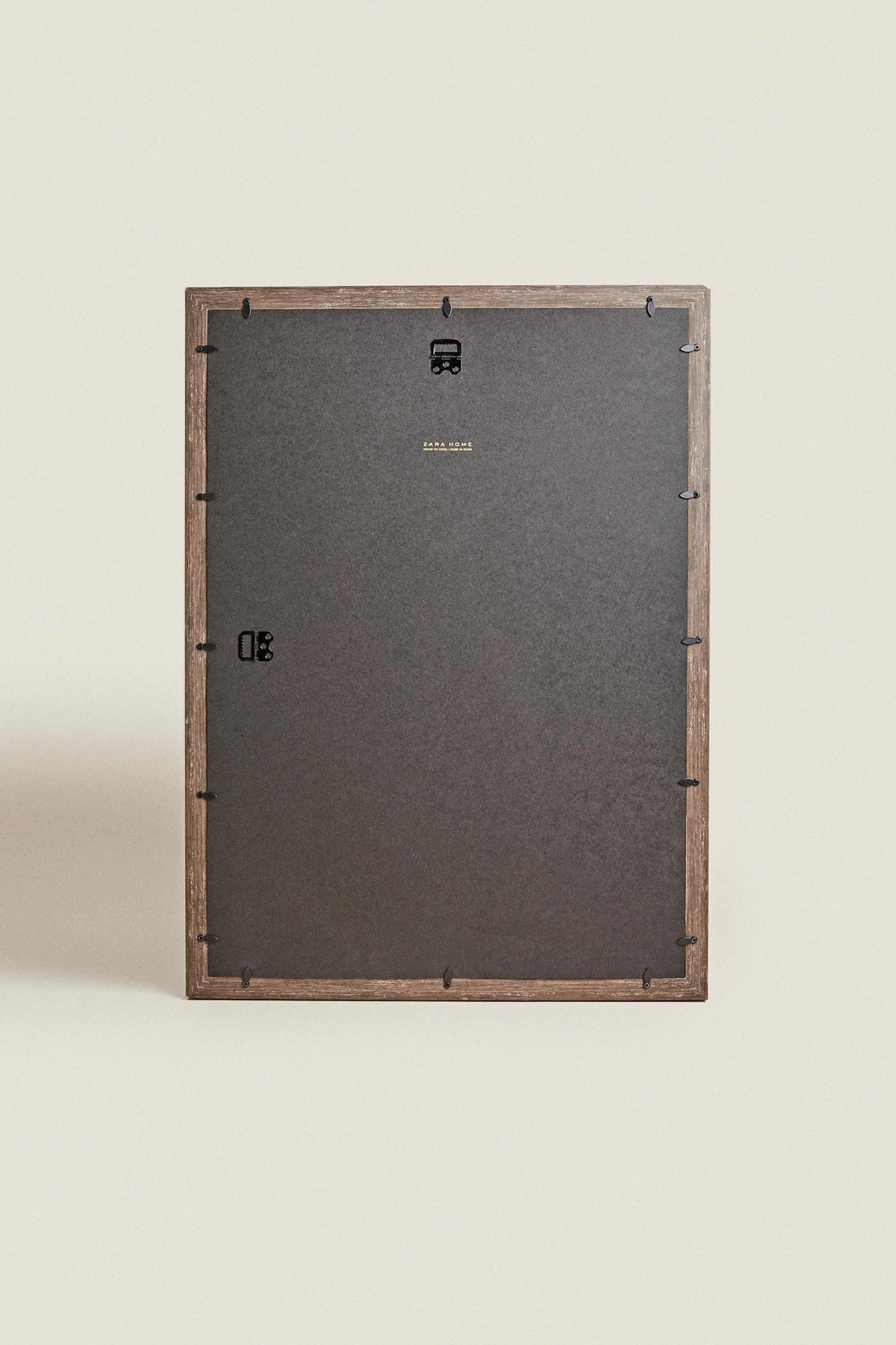 MATTE WOODEN PICTURE FRAME